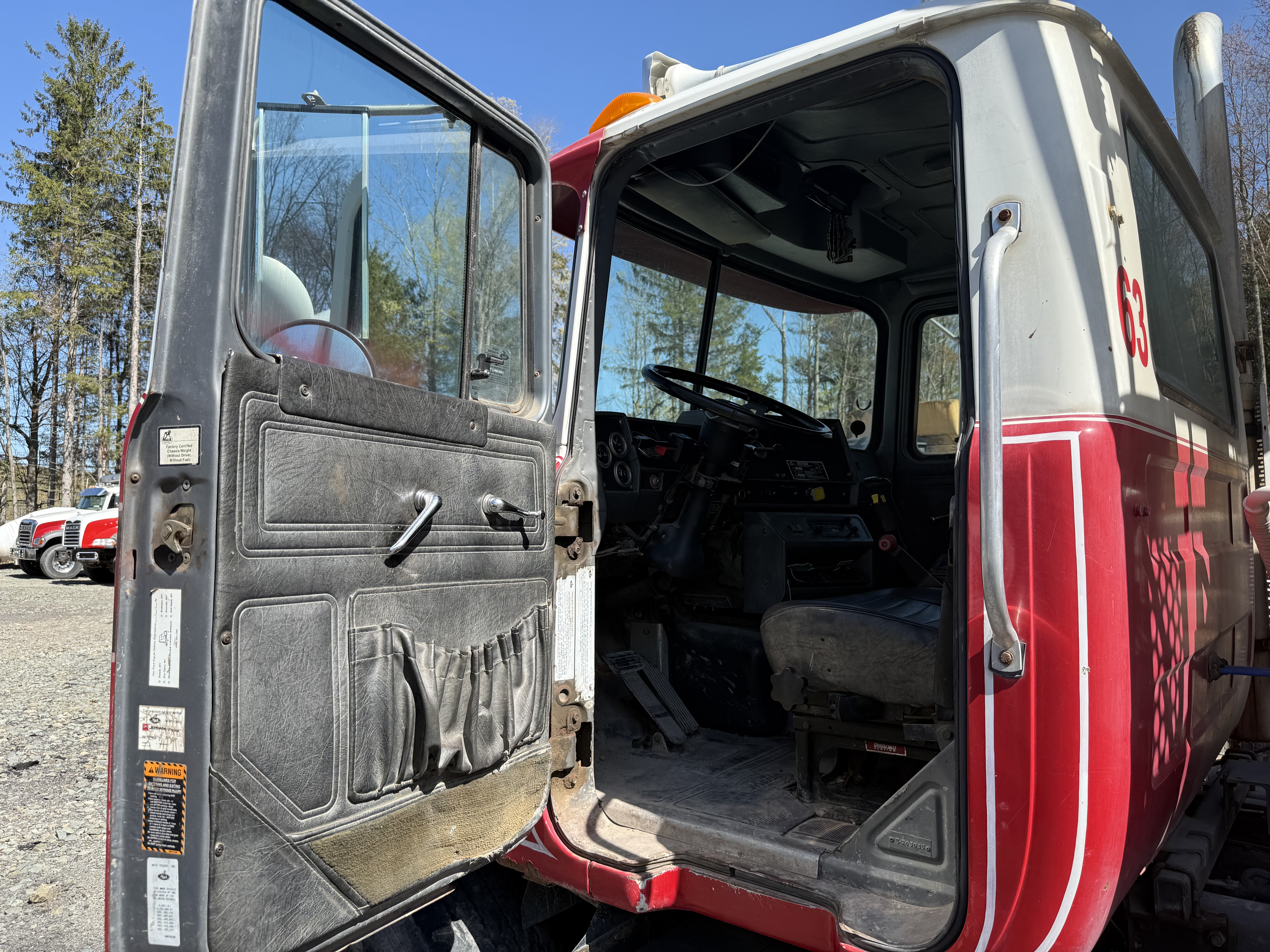 2005 MACK DM690S - view 10 of 40