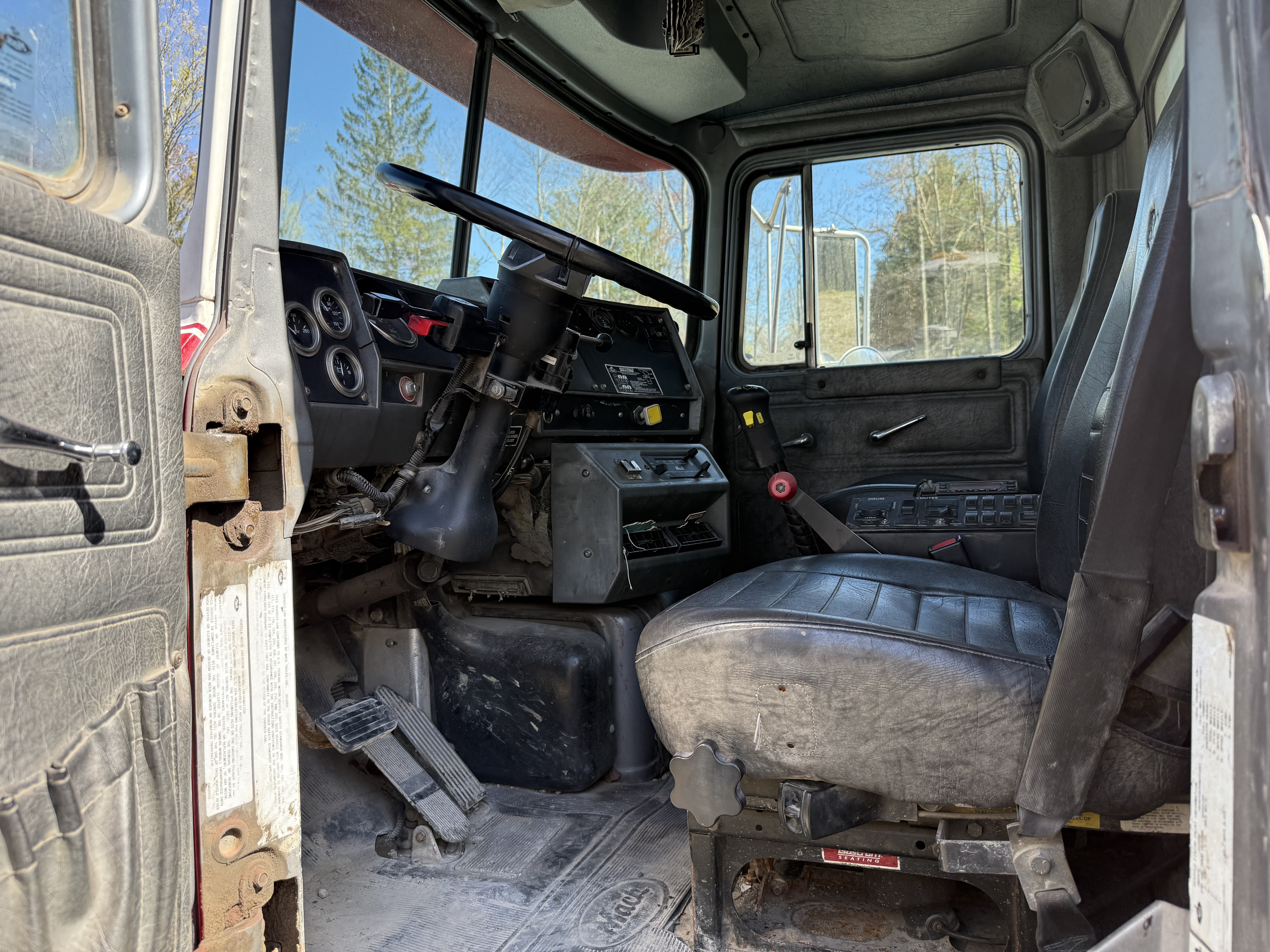 2005 MACK DM690S - view 11 of 40