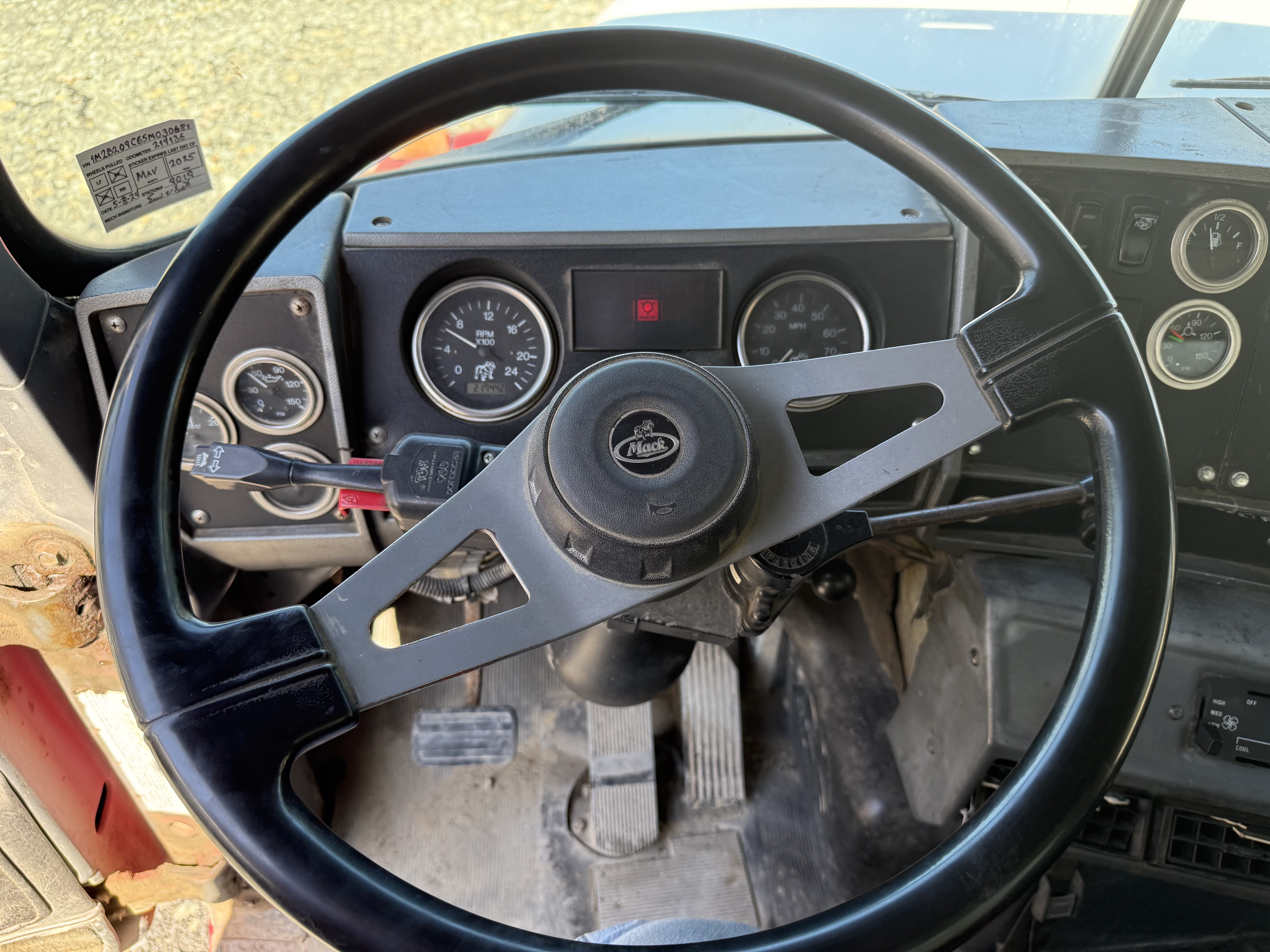 2005 MACK DM690S - view 13 of 40