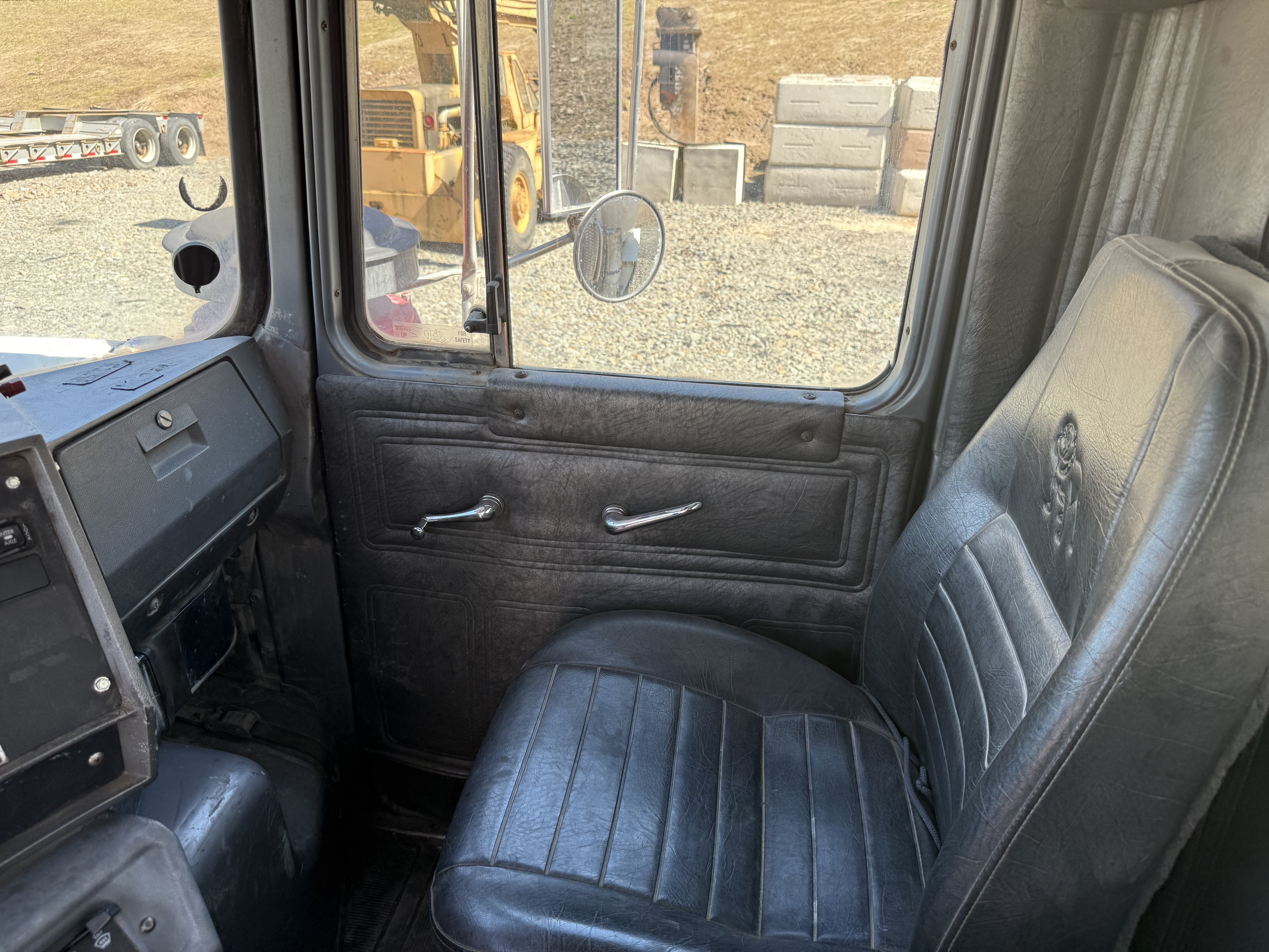 2005 MACK DM690S - view 19 of 40