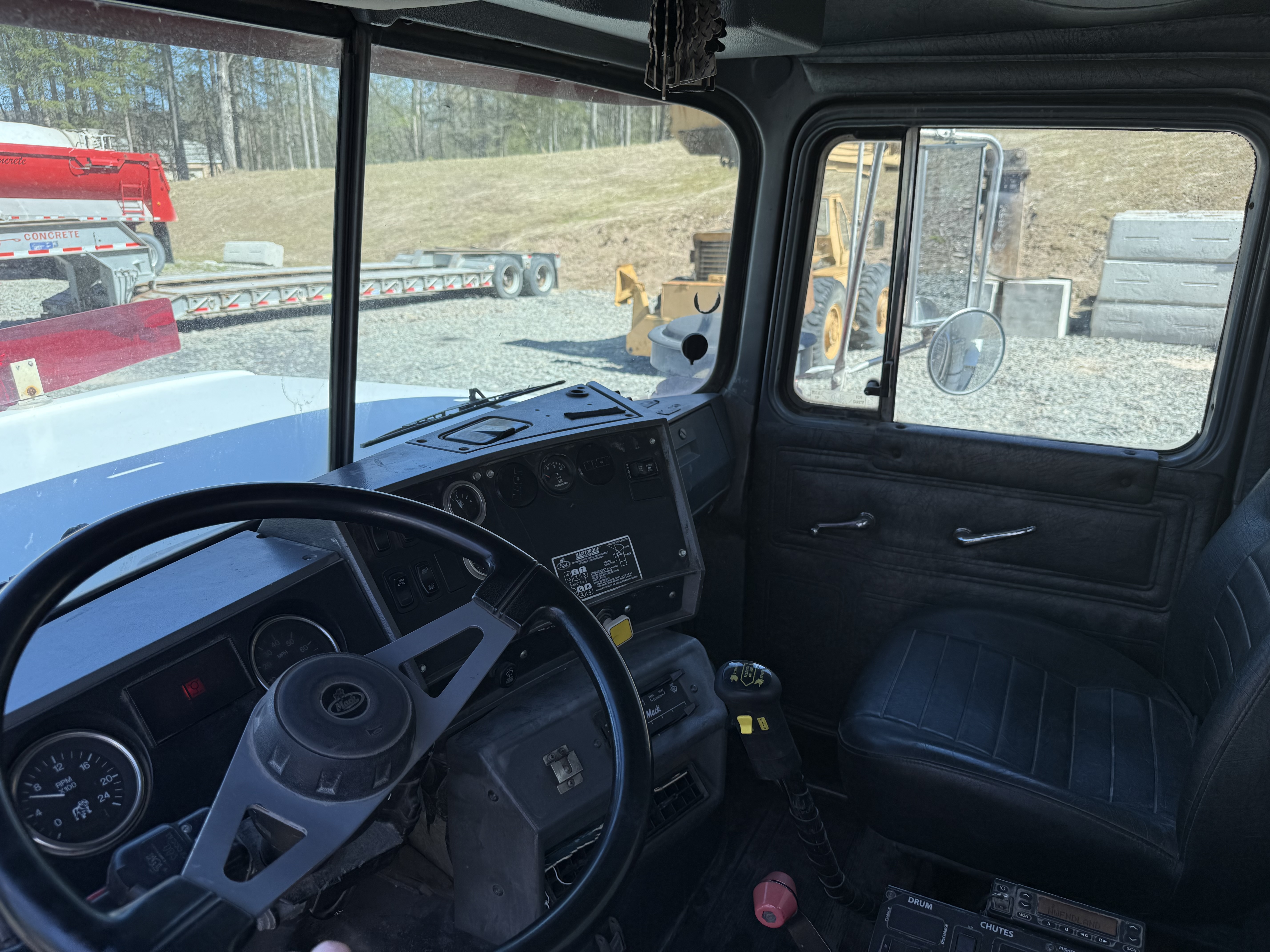 2005 MACK DM690S - view 12 of 40