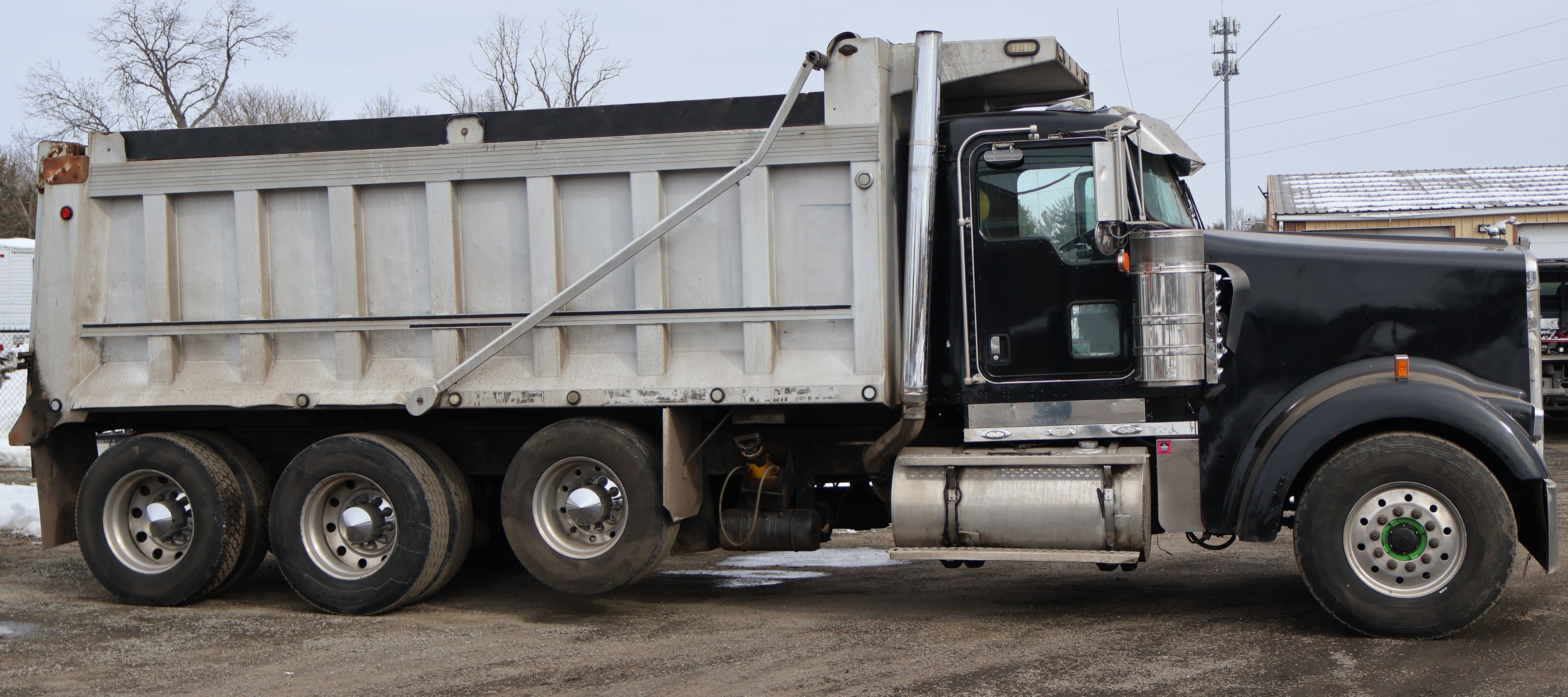 2005 KENWORTH W900 - Image 4