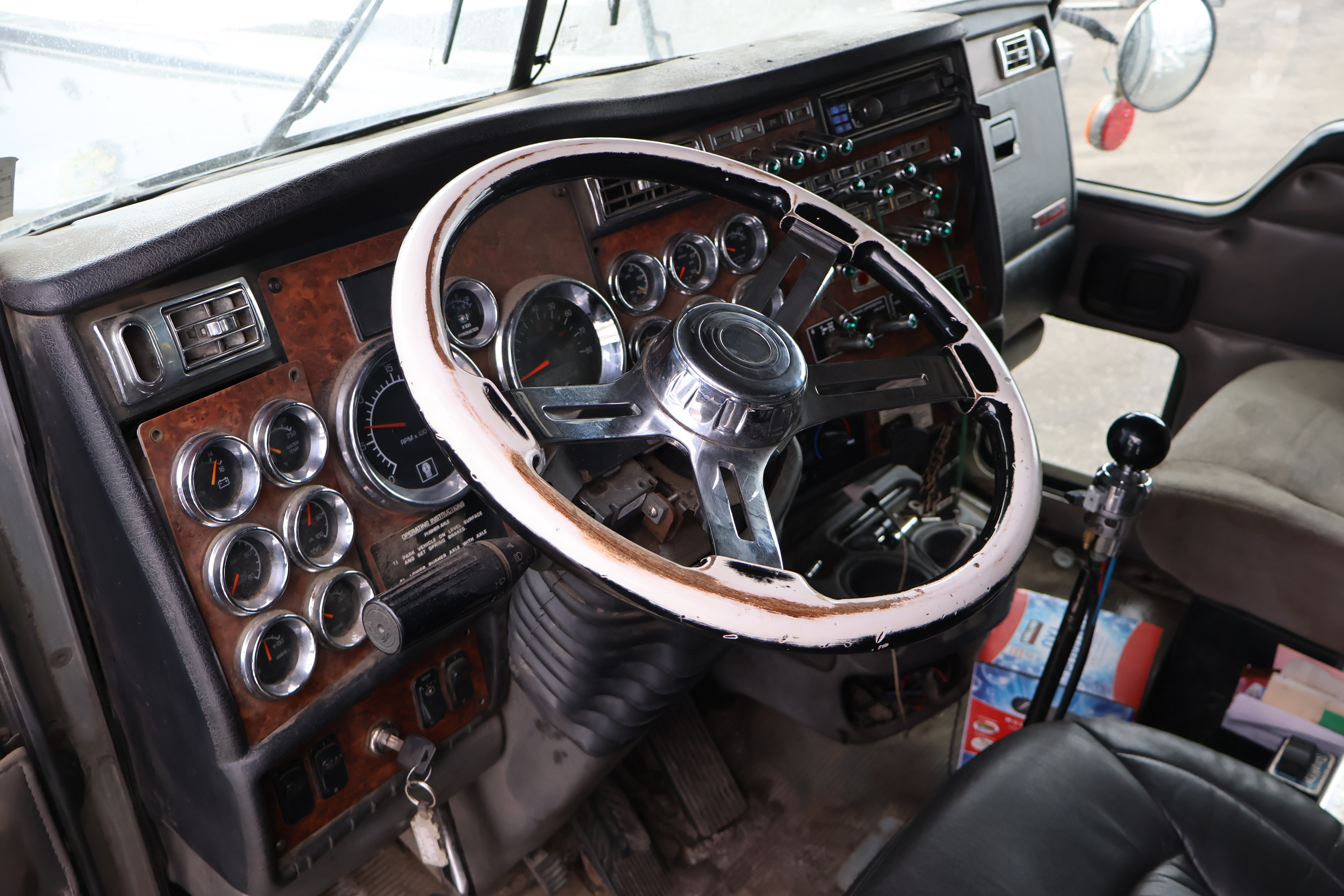 2005 KENWORTH W900 - Image 17