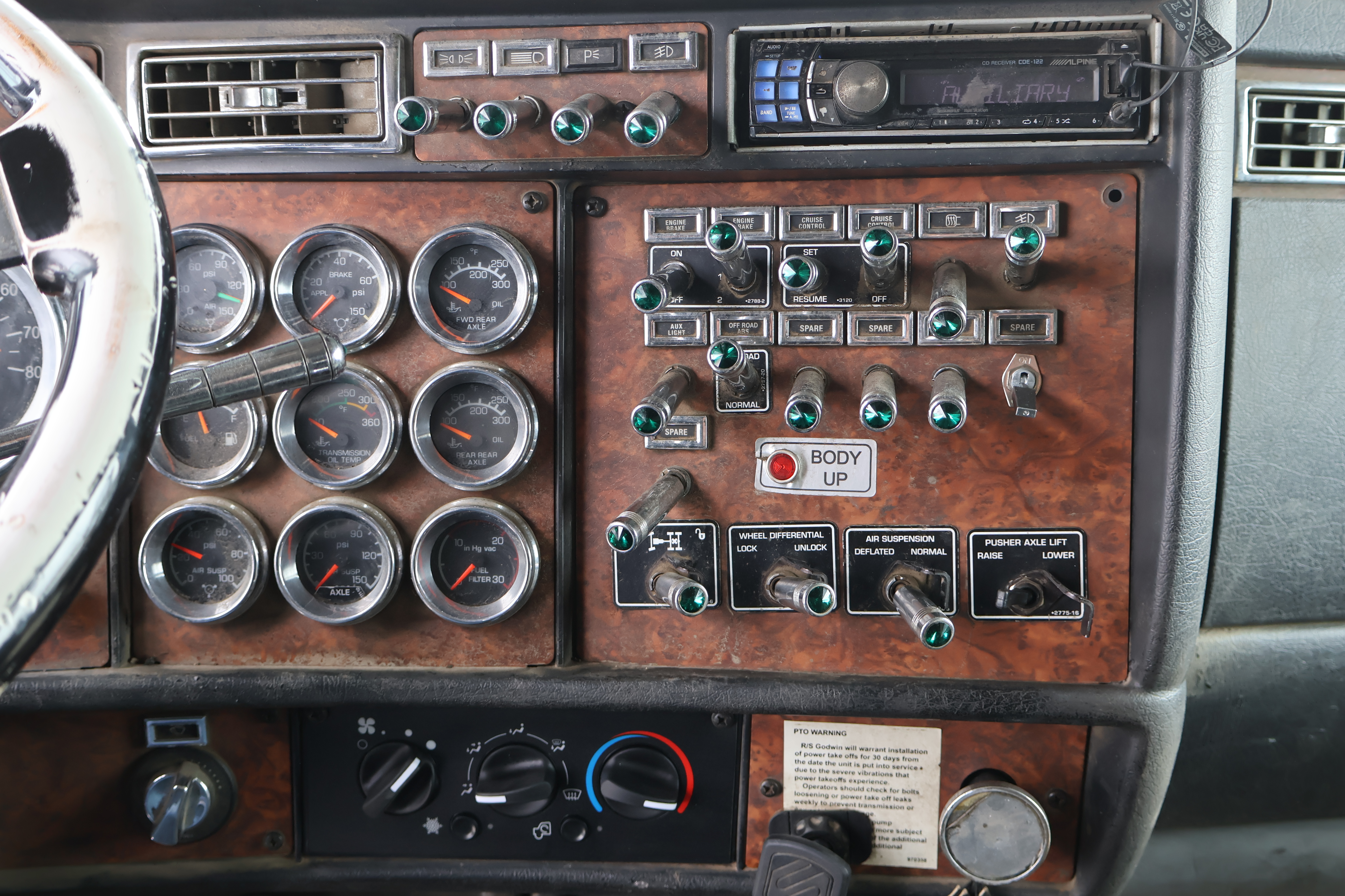 2005 KENWORTH W900 - Image 22