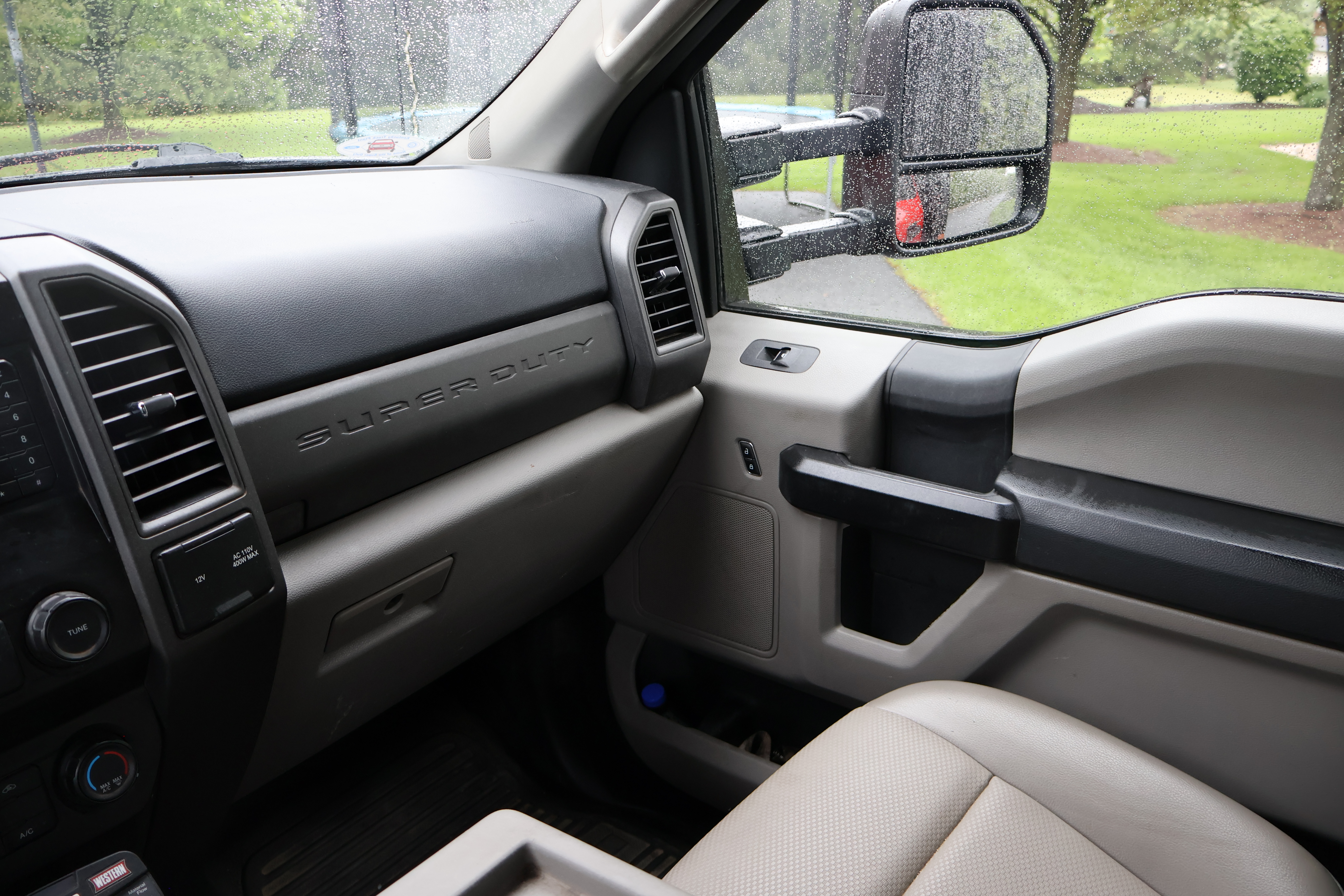 2020 FORD F550 - Image 25