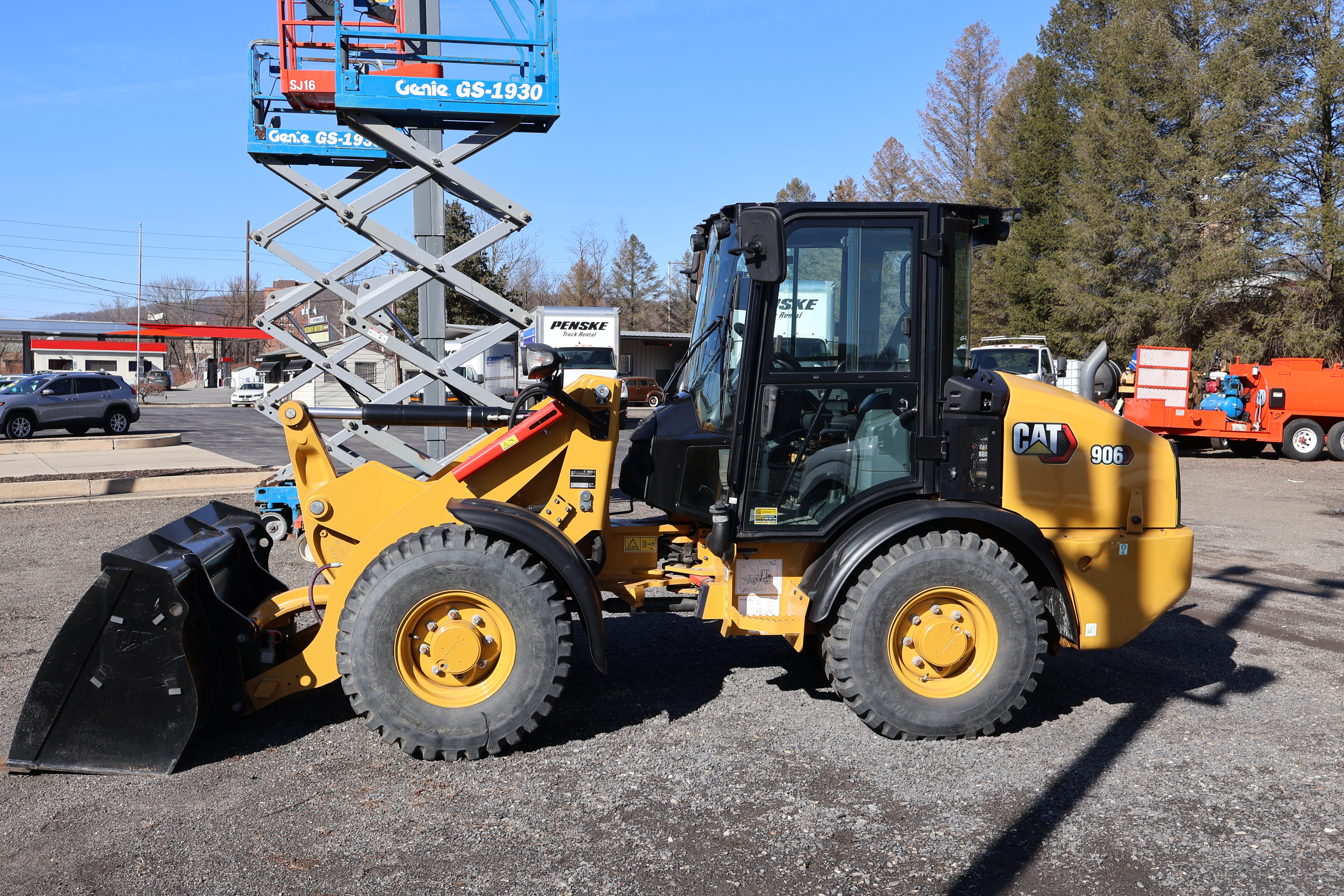 2024 CATERPILLAR 906 - view 2 of 19