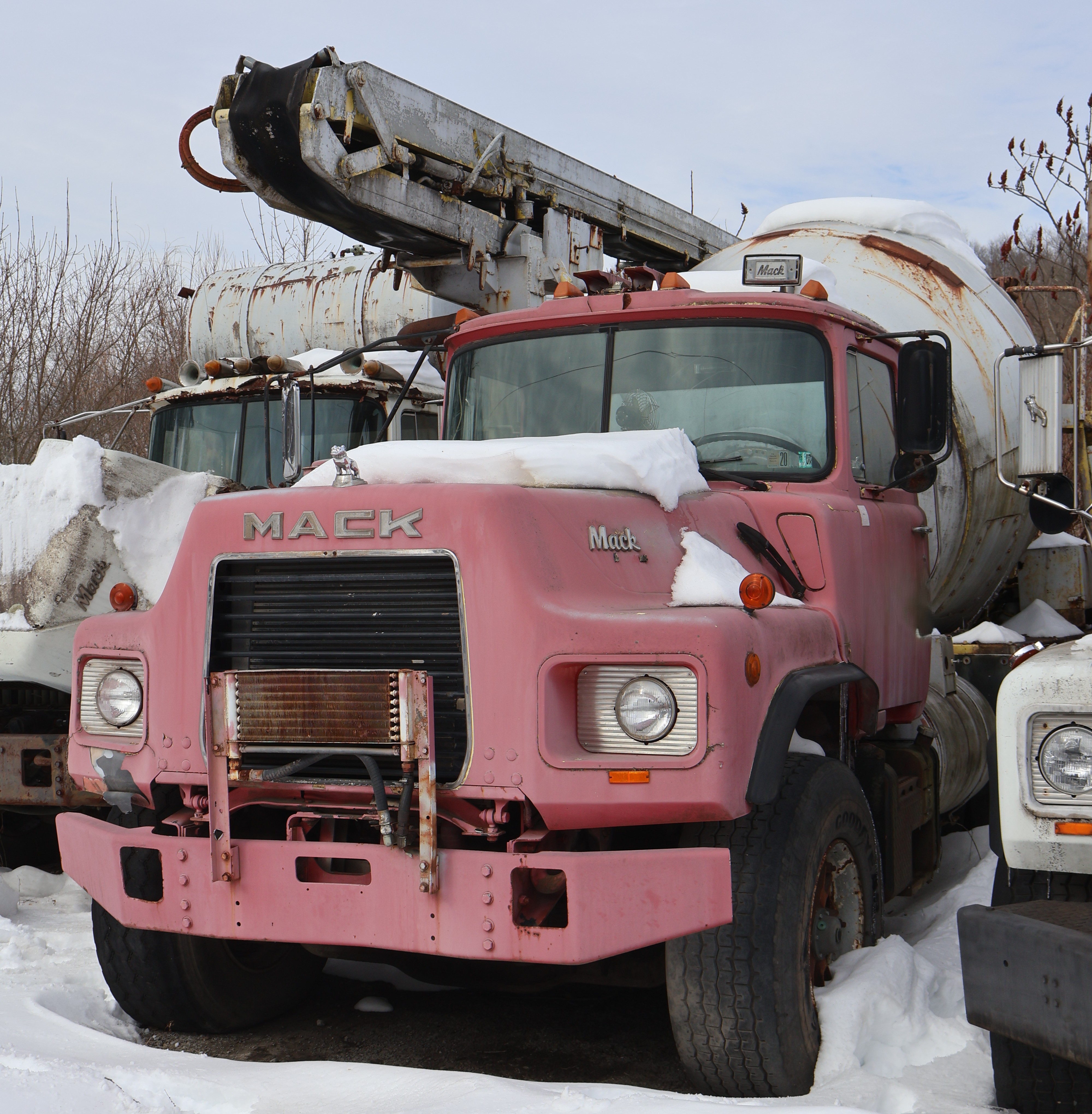 1993 MACK DM690S - view 3 of 33