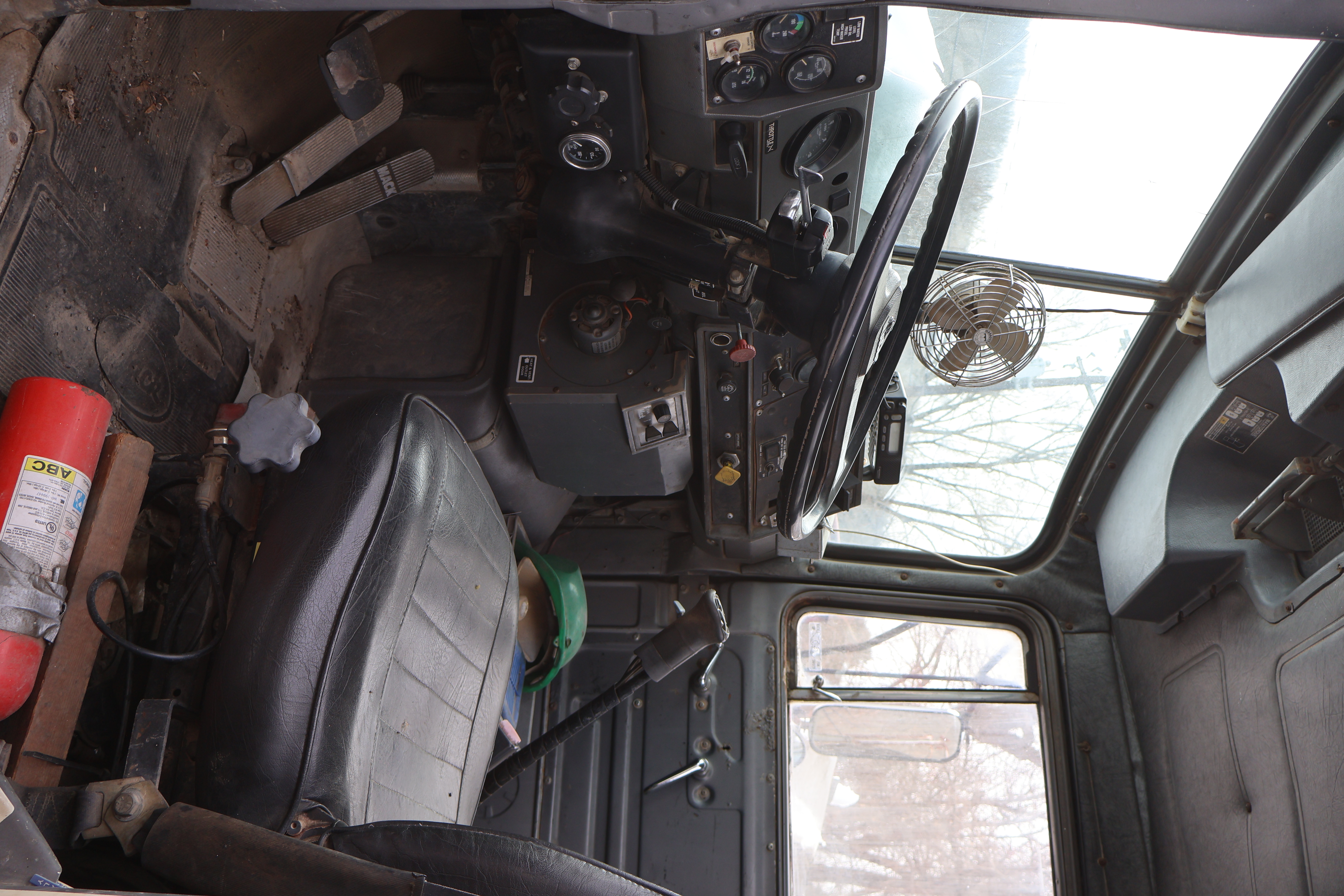 1993 MACK DM690S - view 19 of 33