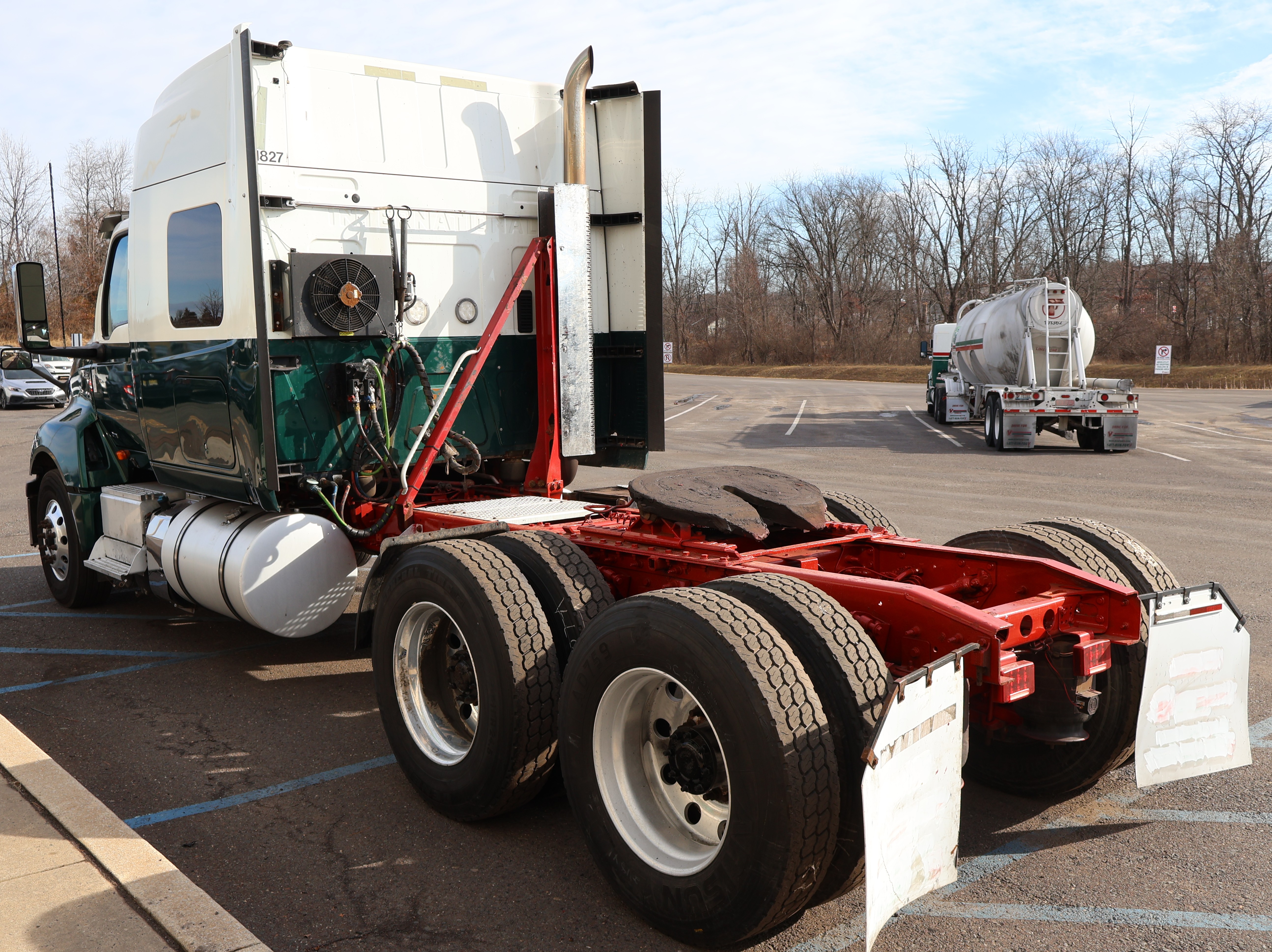 2019 INTERNATIONAL LT - view 2 of 37