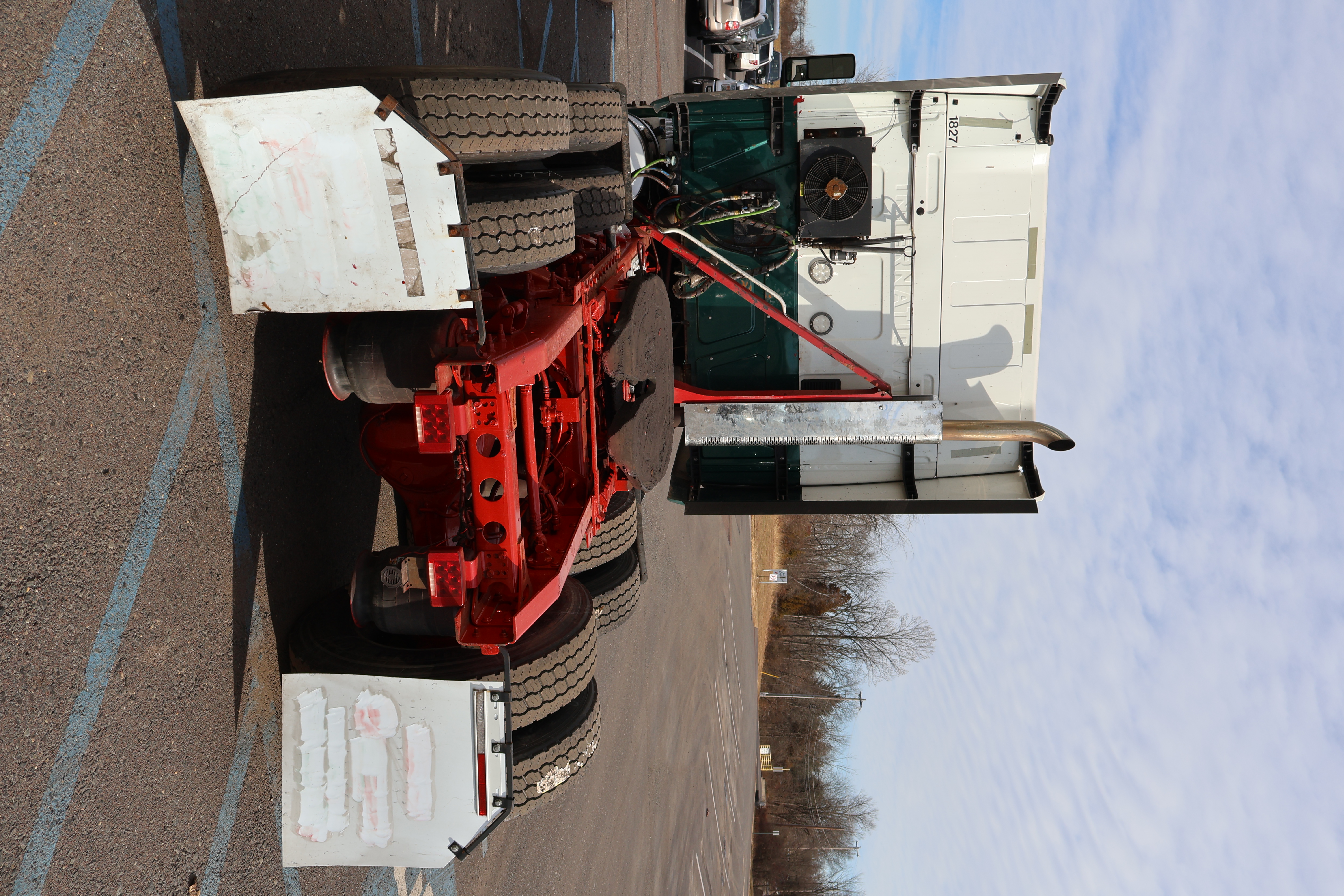 2019 INTERNATIONAL LT - view 3 of 37