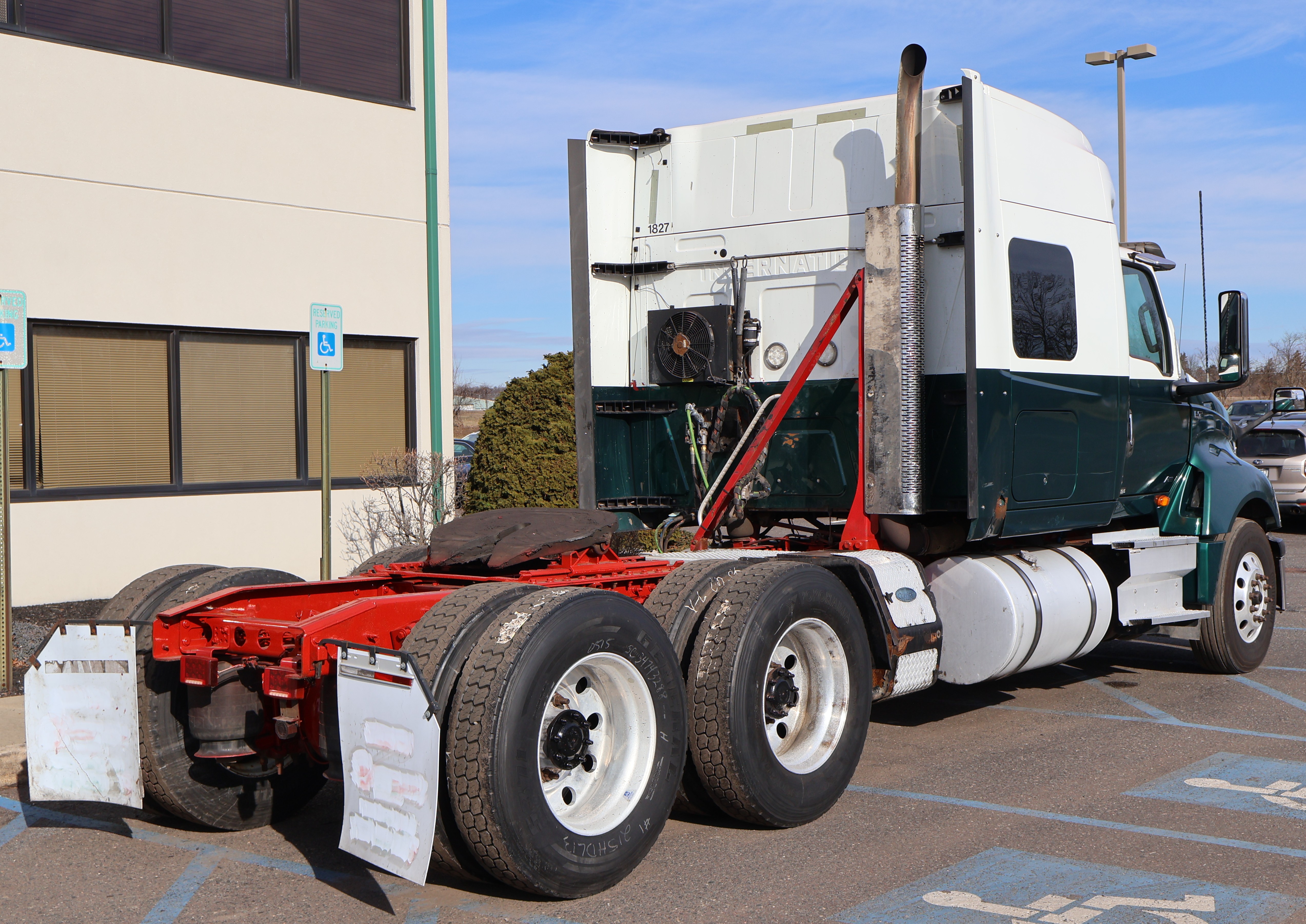 2019 INTERNATIONAL LT - view 5 of 37