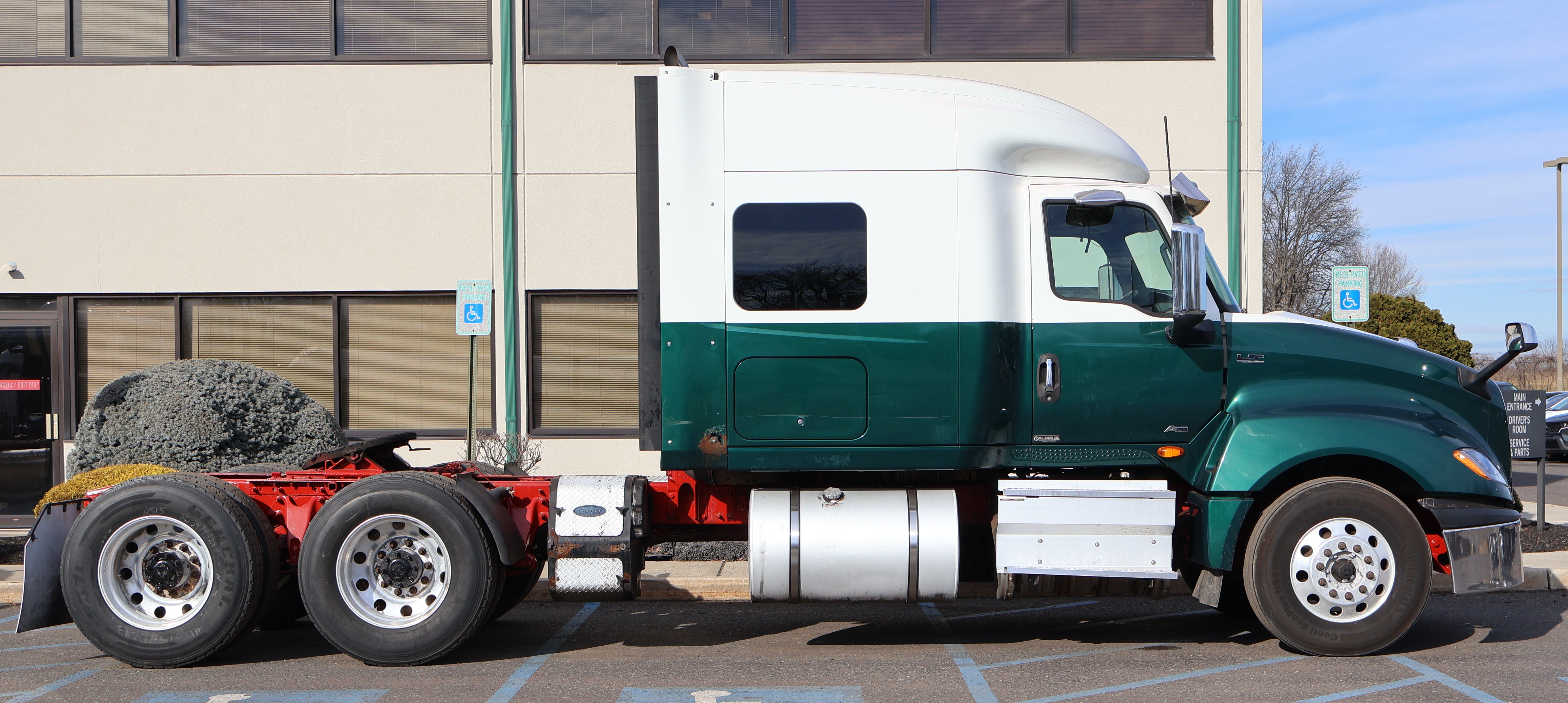 2019 INTERNATIONAL LT - view 6 of 37