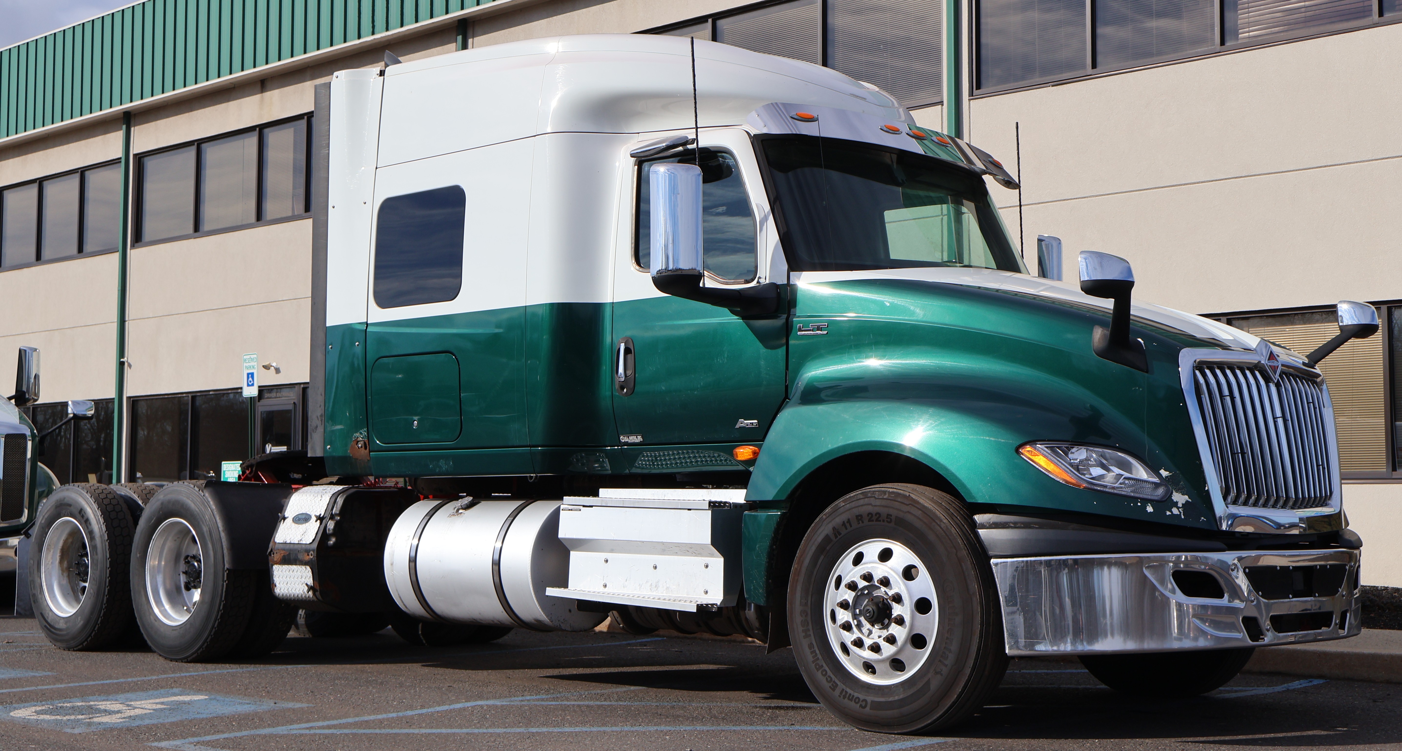 2019 INTERNATIONAL LT - Image 8