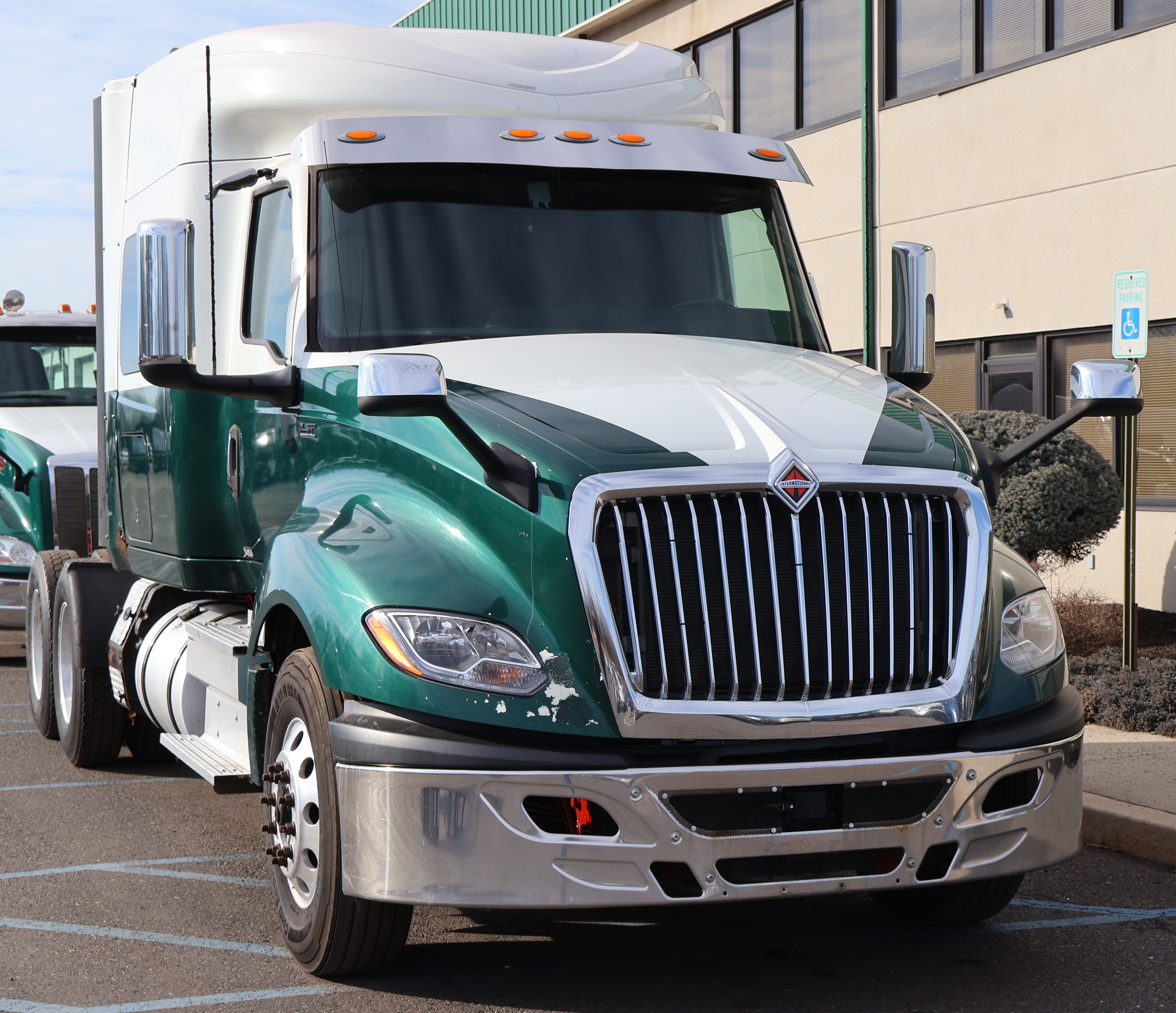 2019 INTERNATIONAL LT - view 9 of 37