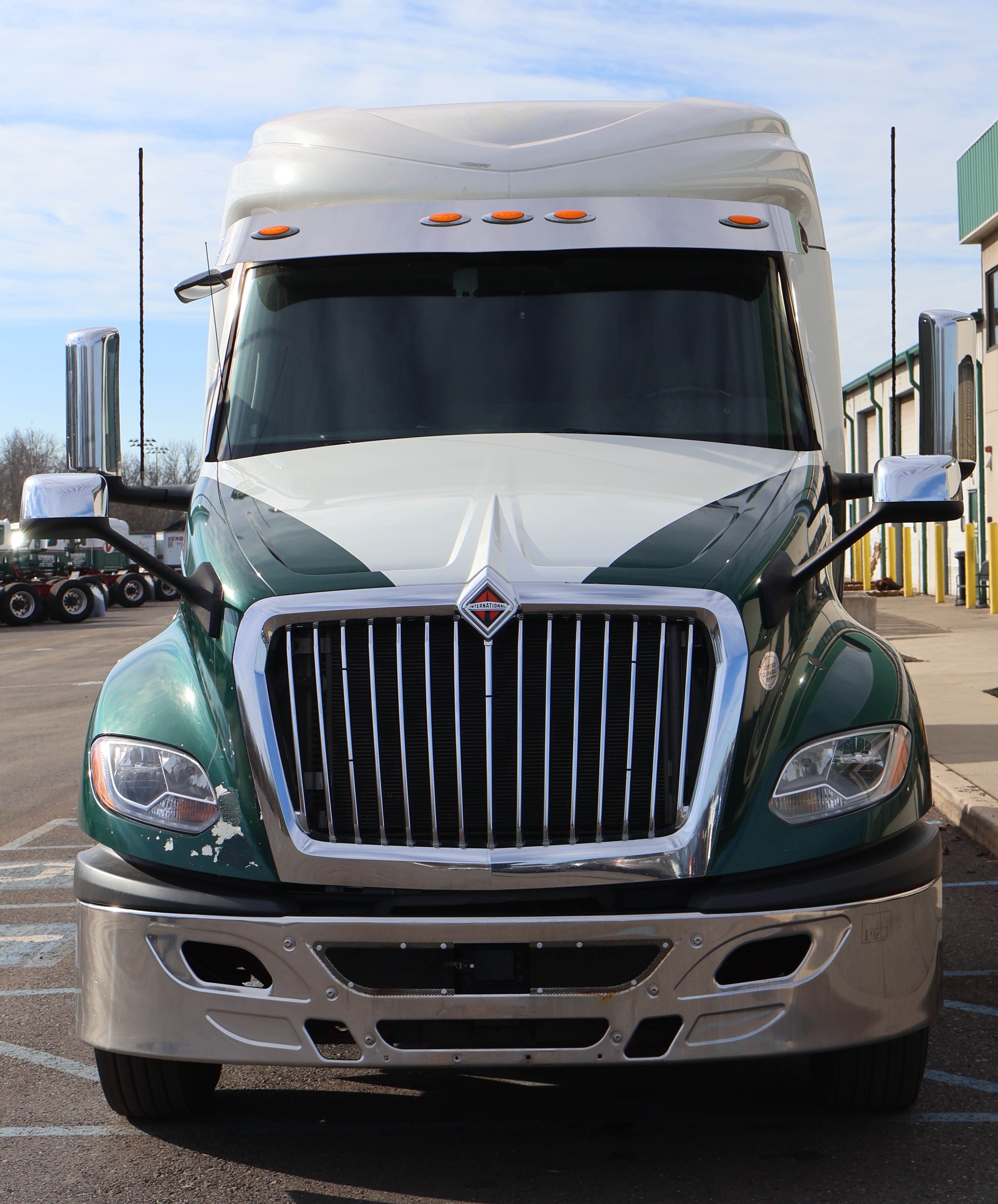 2019 INTERNATIONAL LT - view 10 of 37