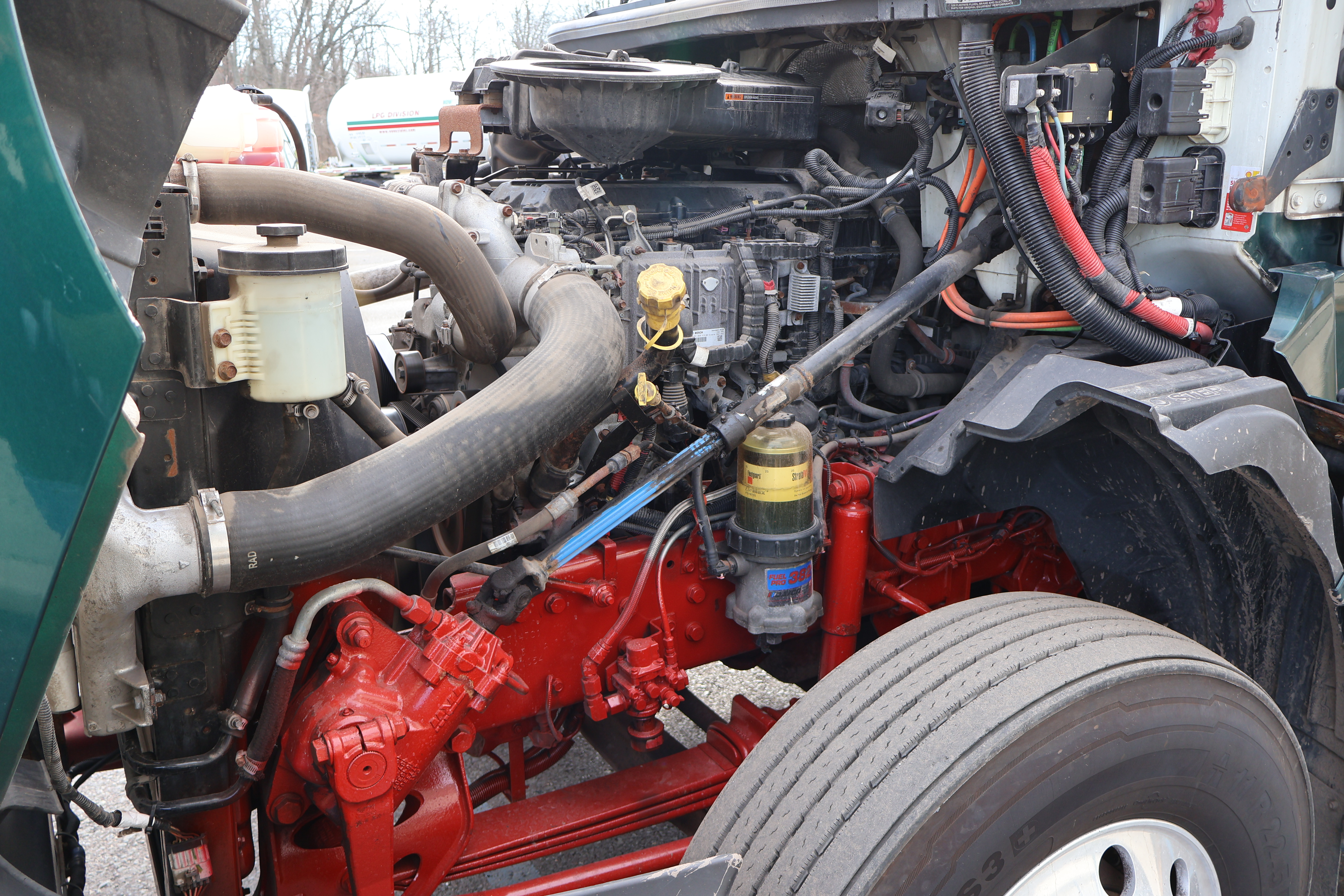 2019 INTERNATIONAL LT - view 16 of 37