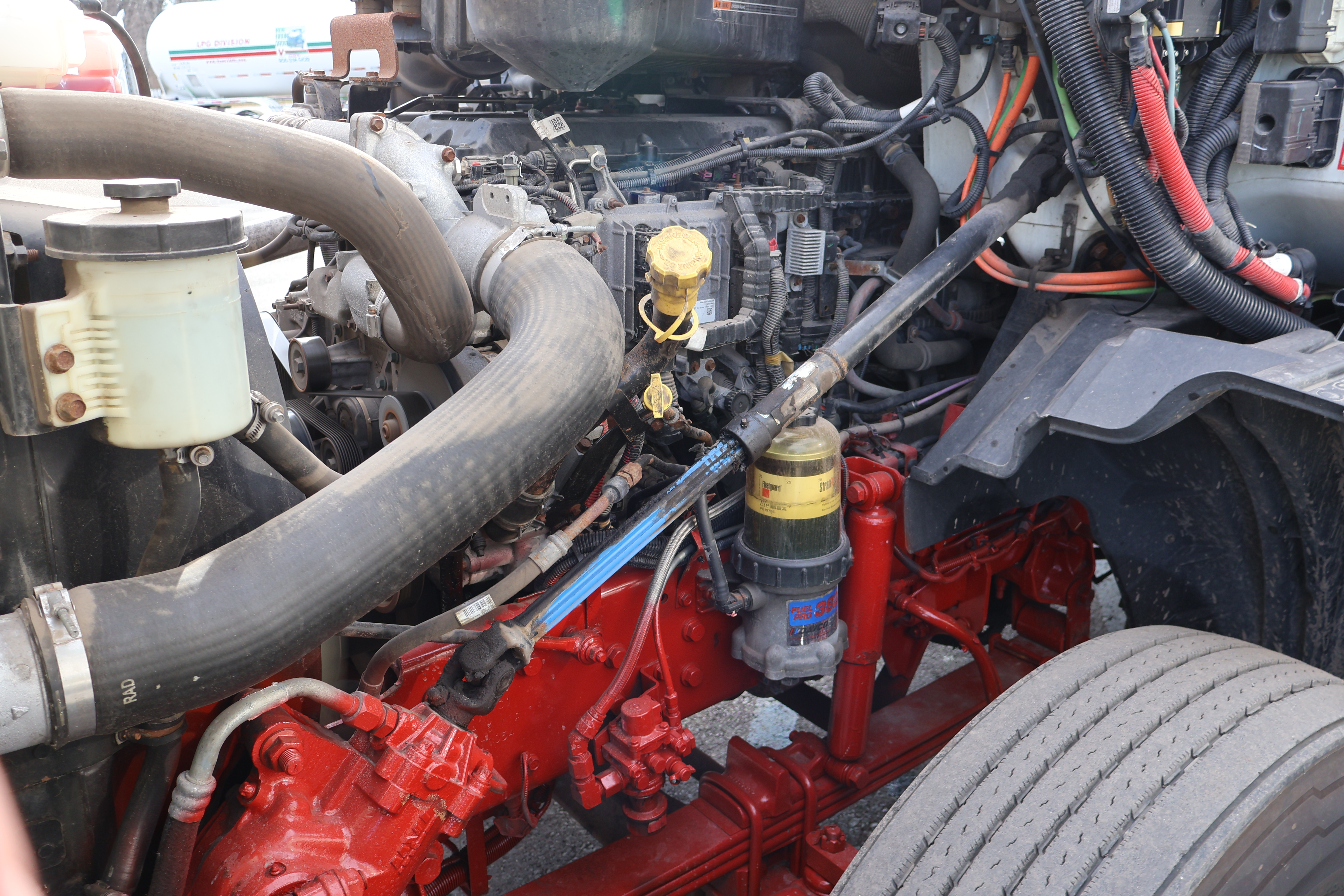 2019 INTERNATIONAL LT - view 17 of 37