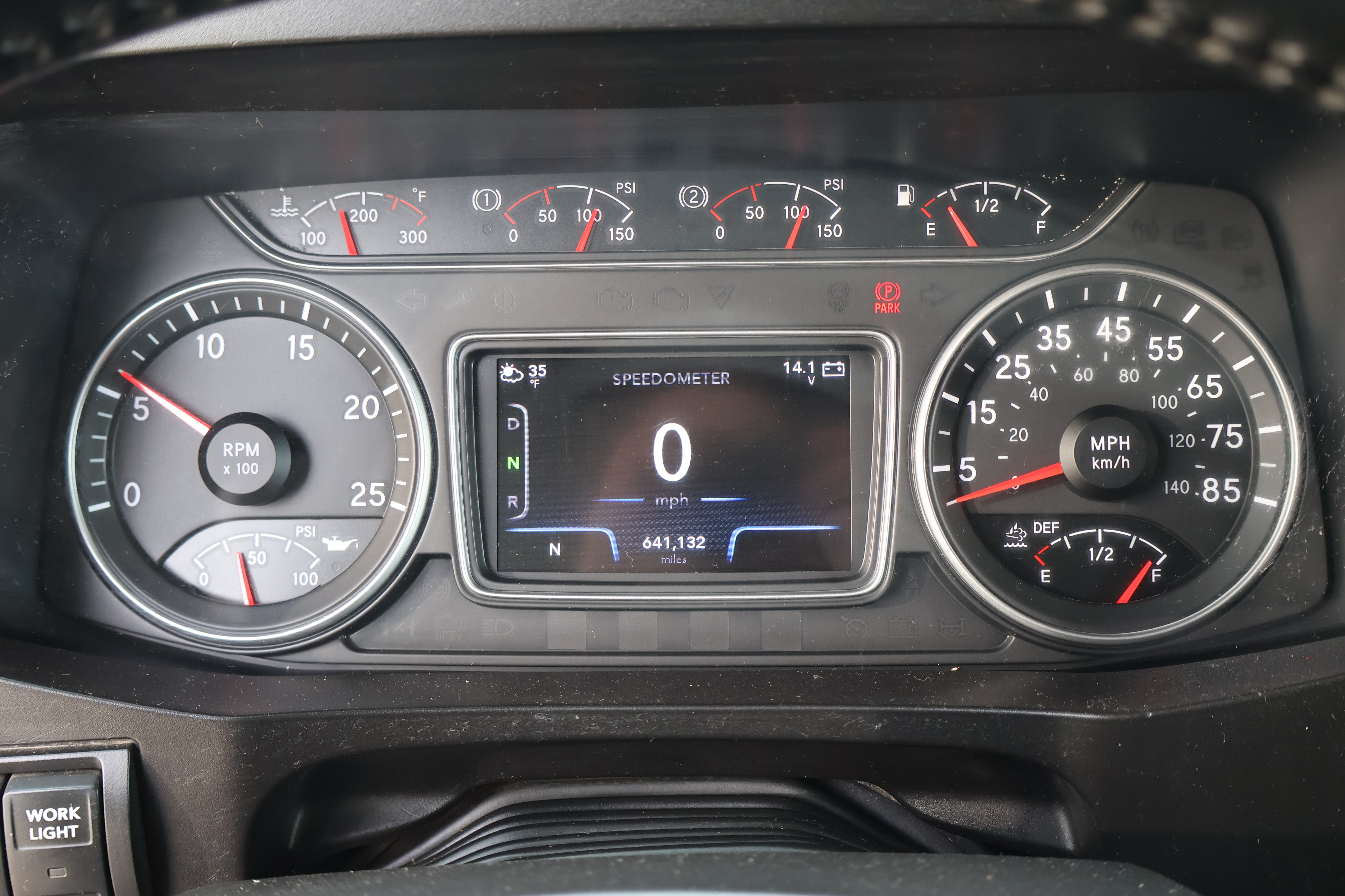 2019 INTERNATIONAL LT - view 20 of 37