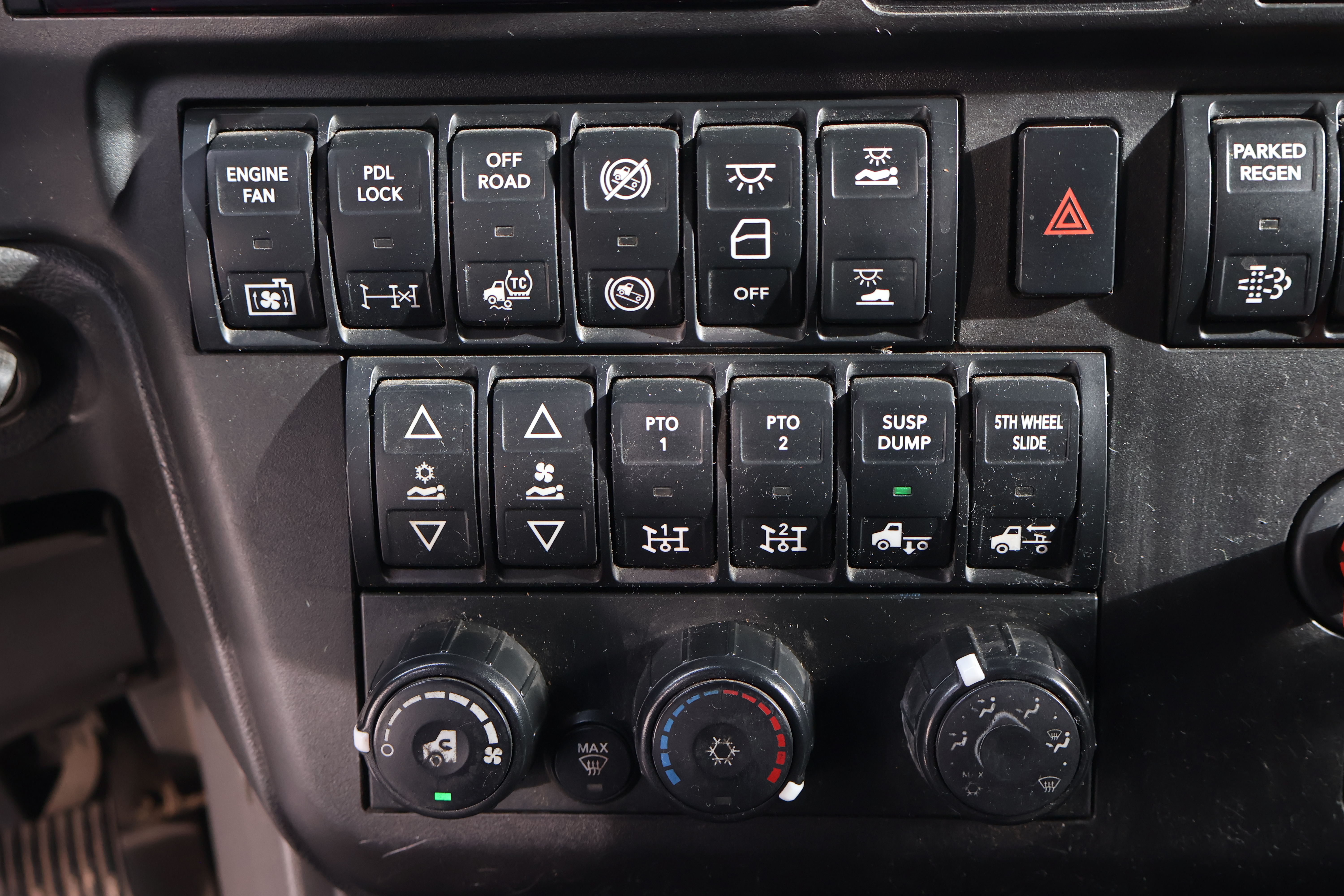 2019 INTERNATIONAL LT - Image 22