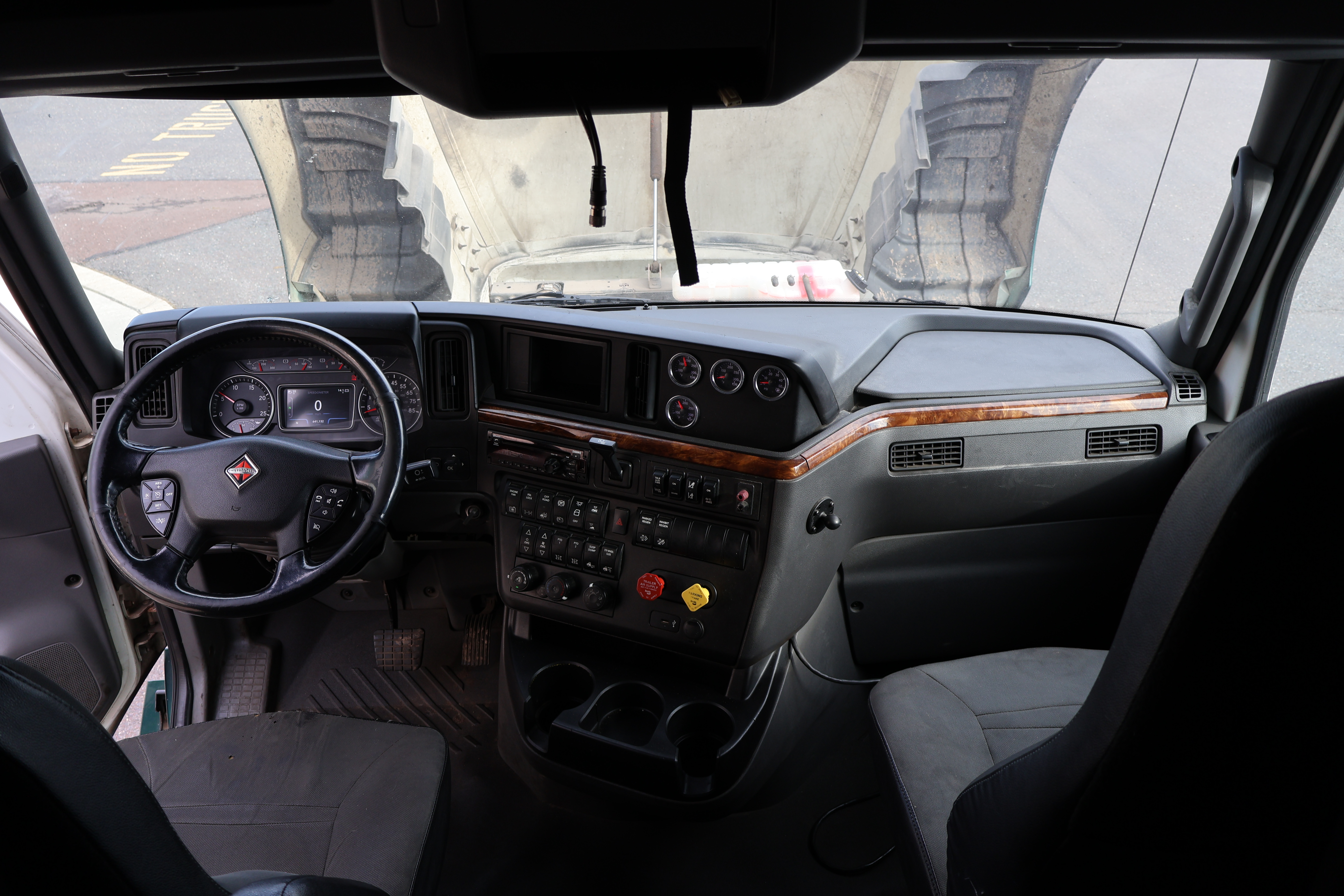 2019 INTERNATIONAL LT - Image 29