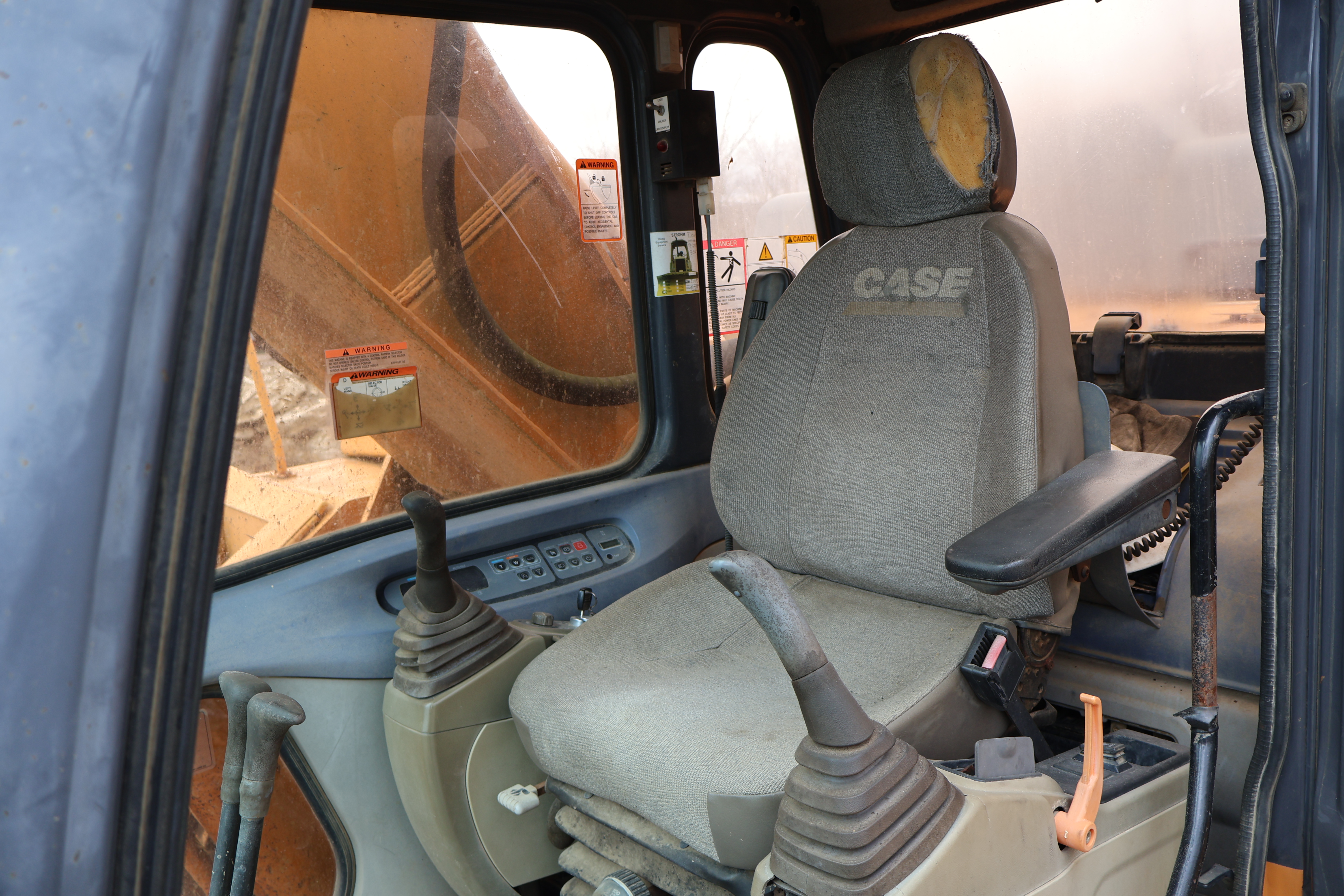 2004 CASE CX330 - Image 28