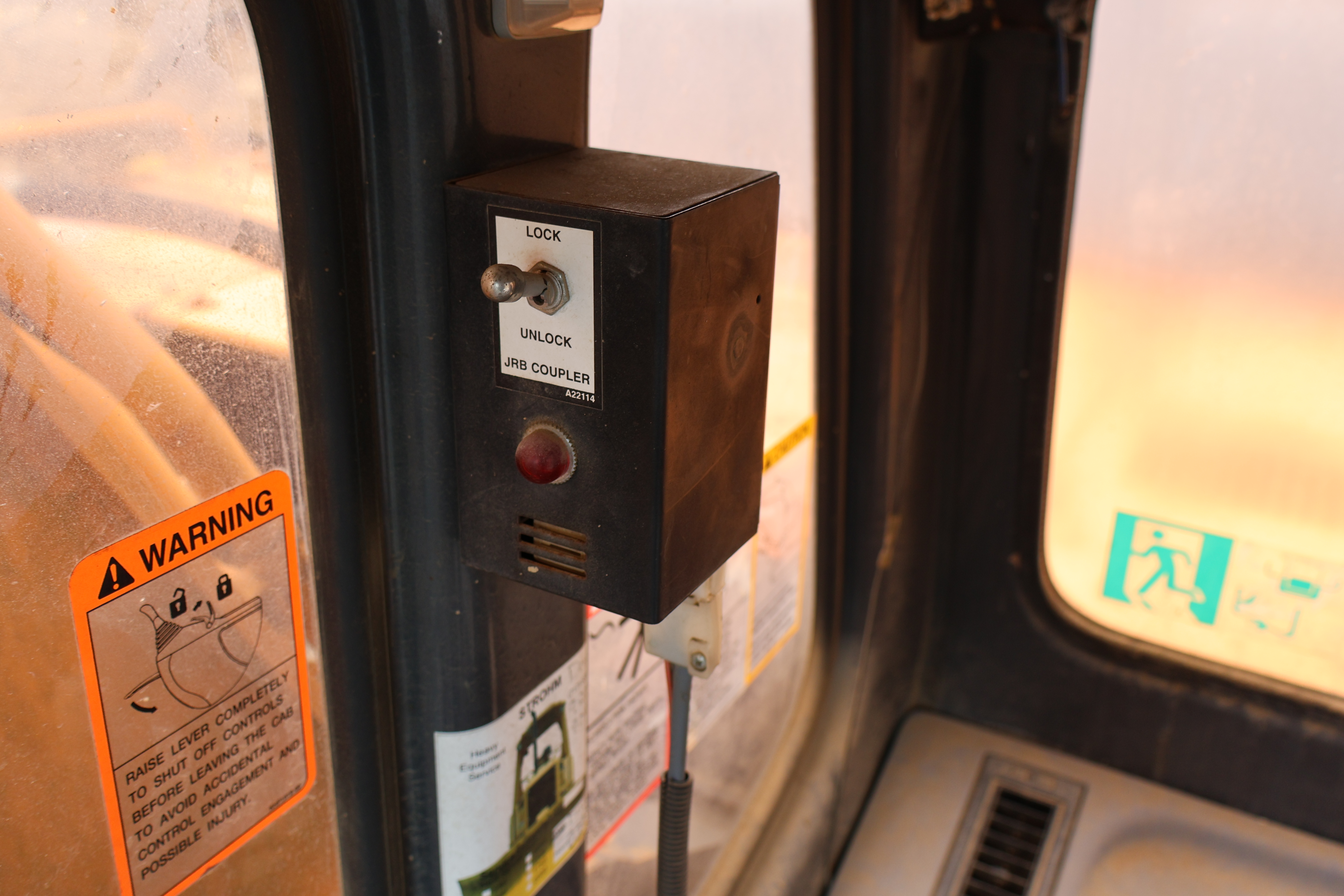 2004 CASE CX330 - Image 32