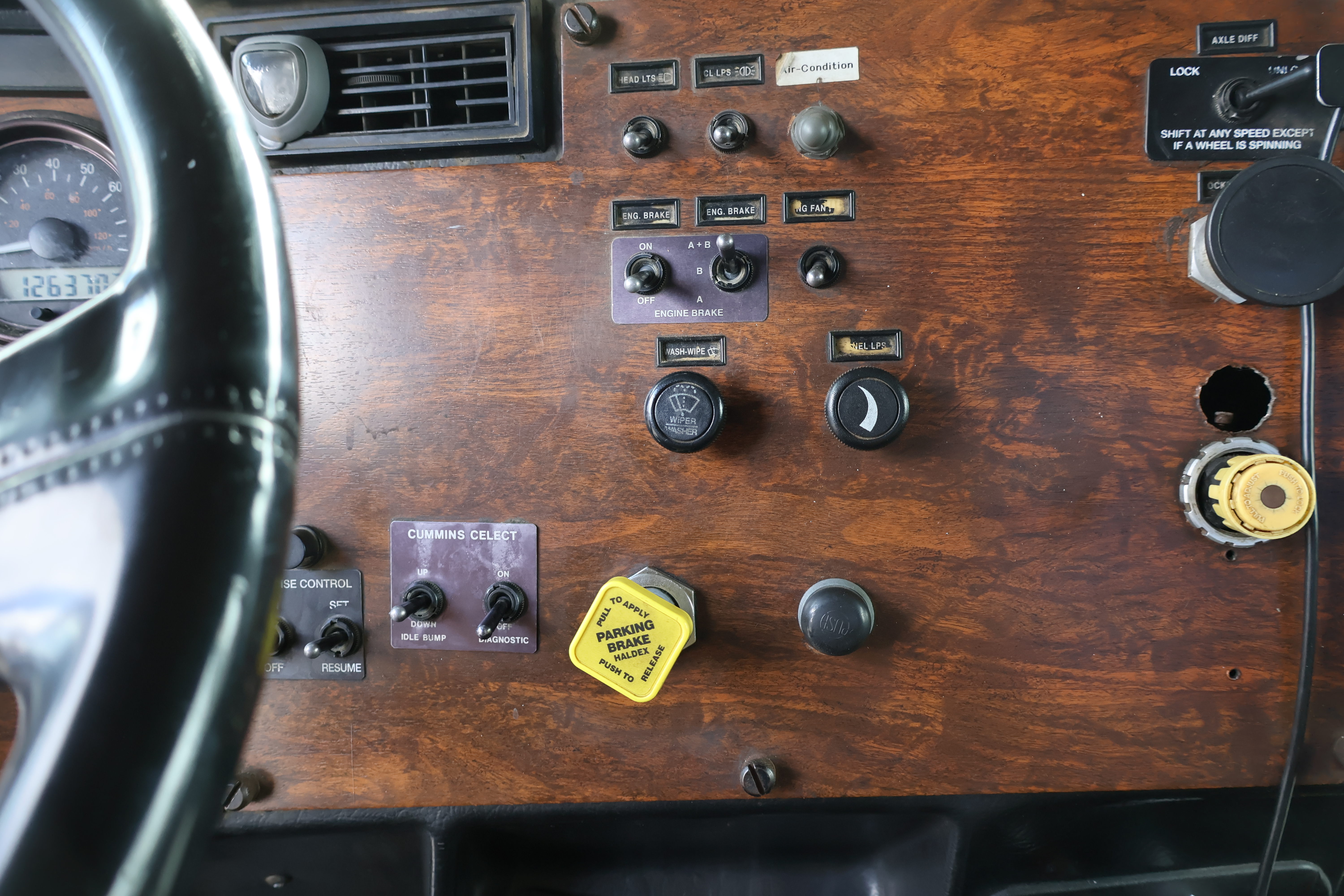 1999 PETERBILT 357 - Image 18