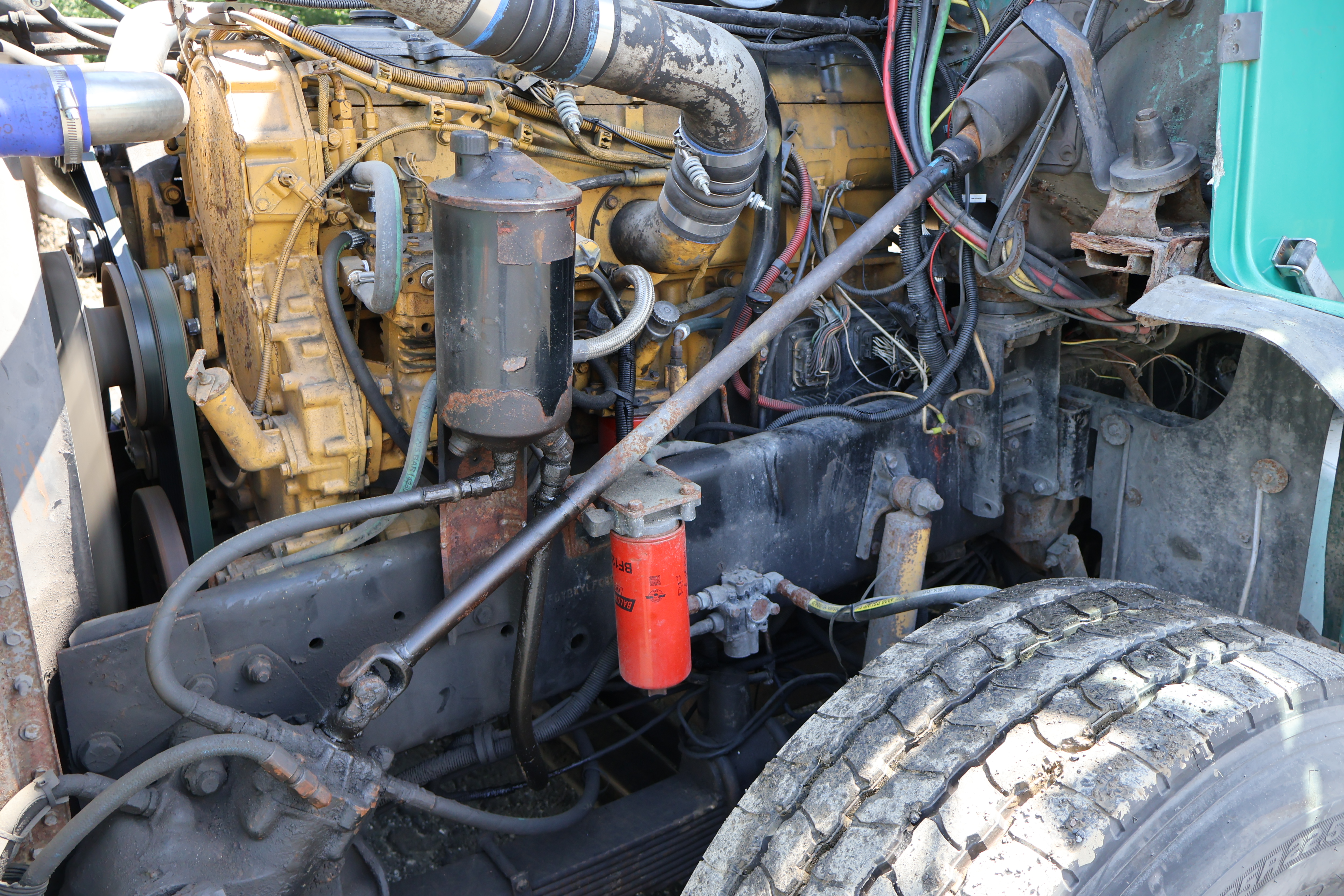 2000 FREIGHTLINER FLD112 - Image 30