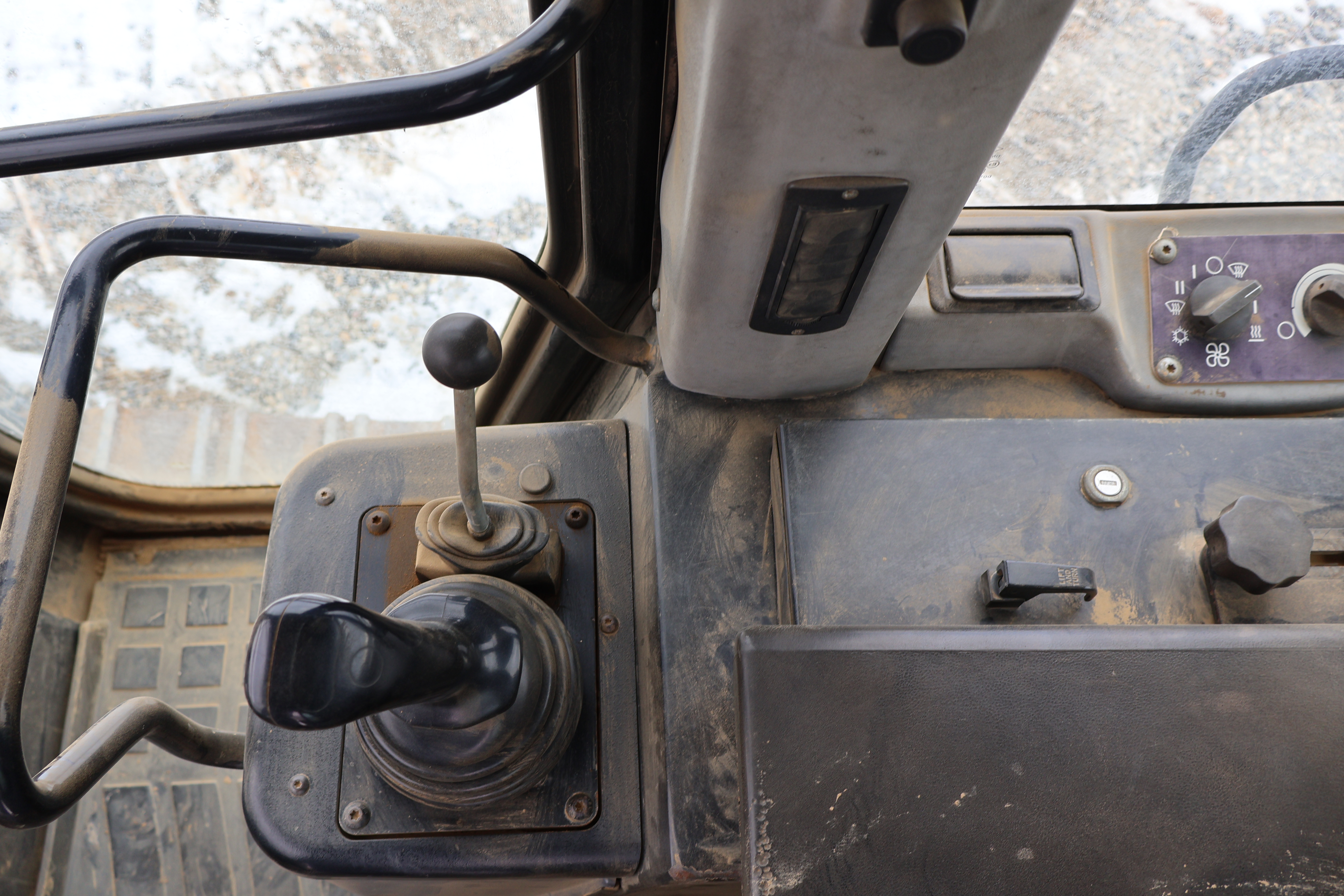 2005 CATERPILLAR 963C - Image 27