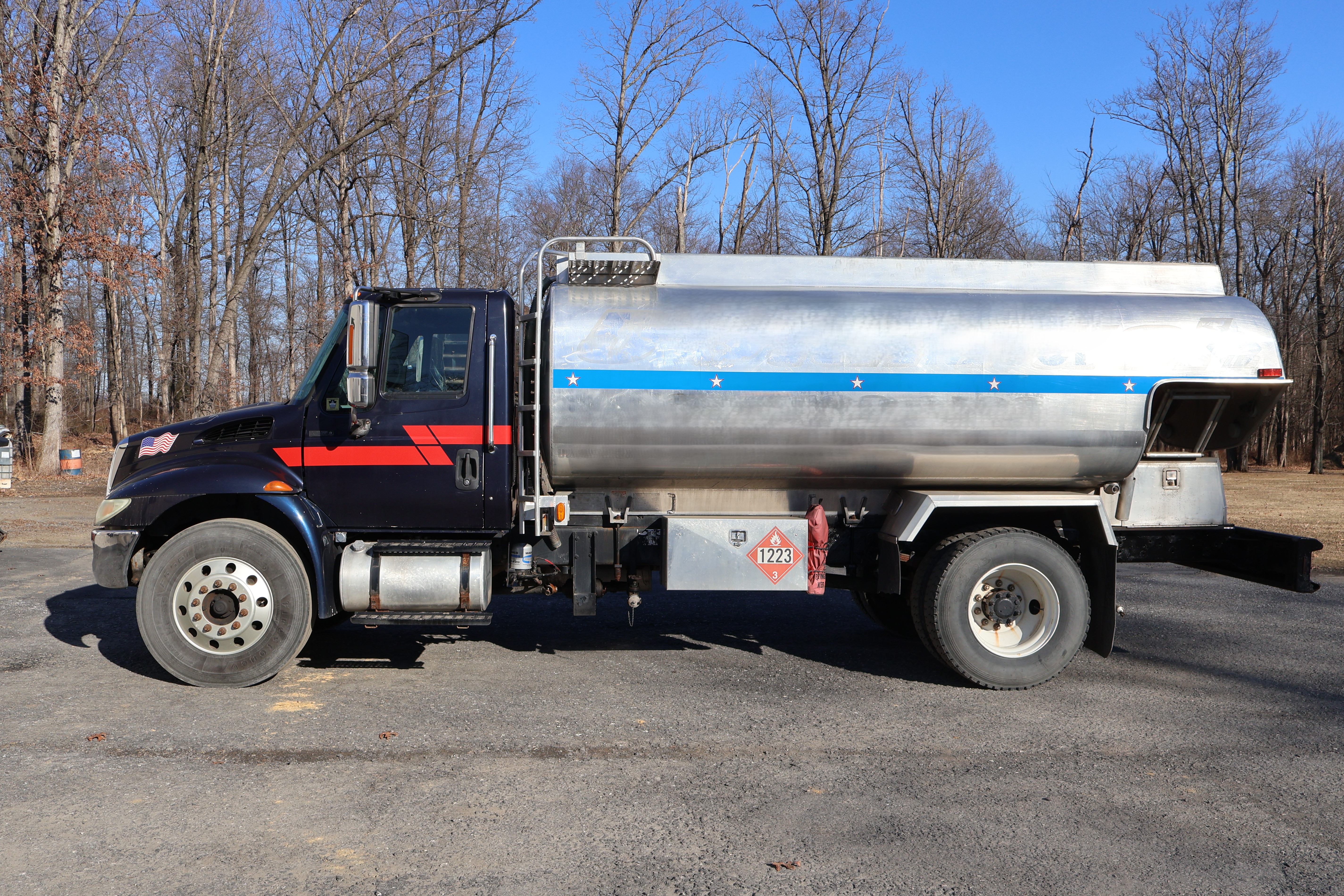 2004 INTERNATIONAL 4900 - Image 2