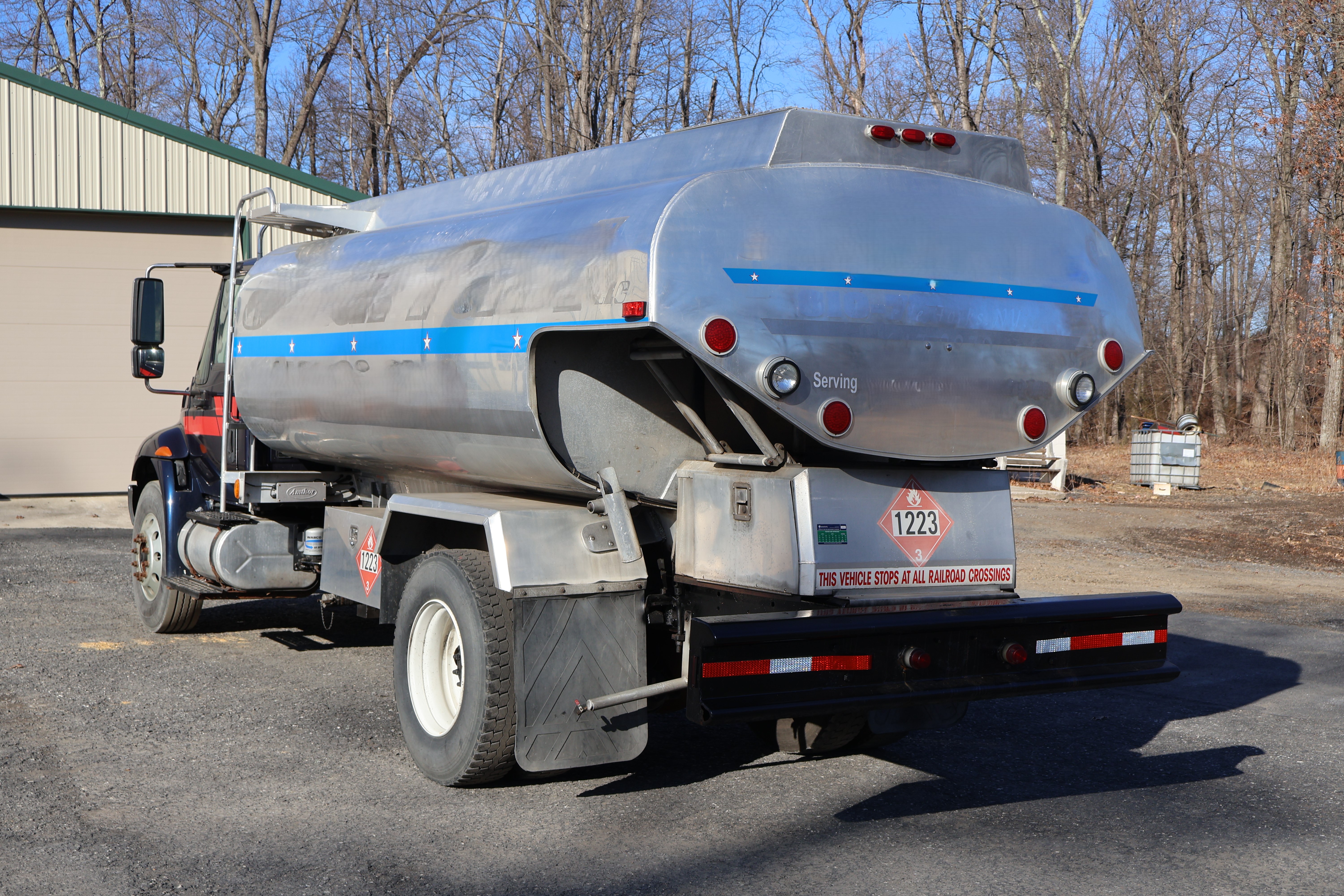 2004 INTERNATIONAL 4900 - view 4 of 33