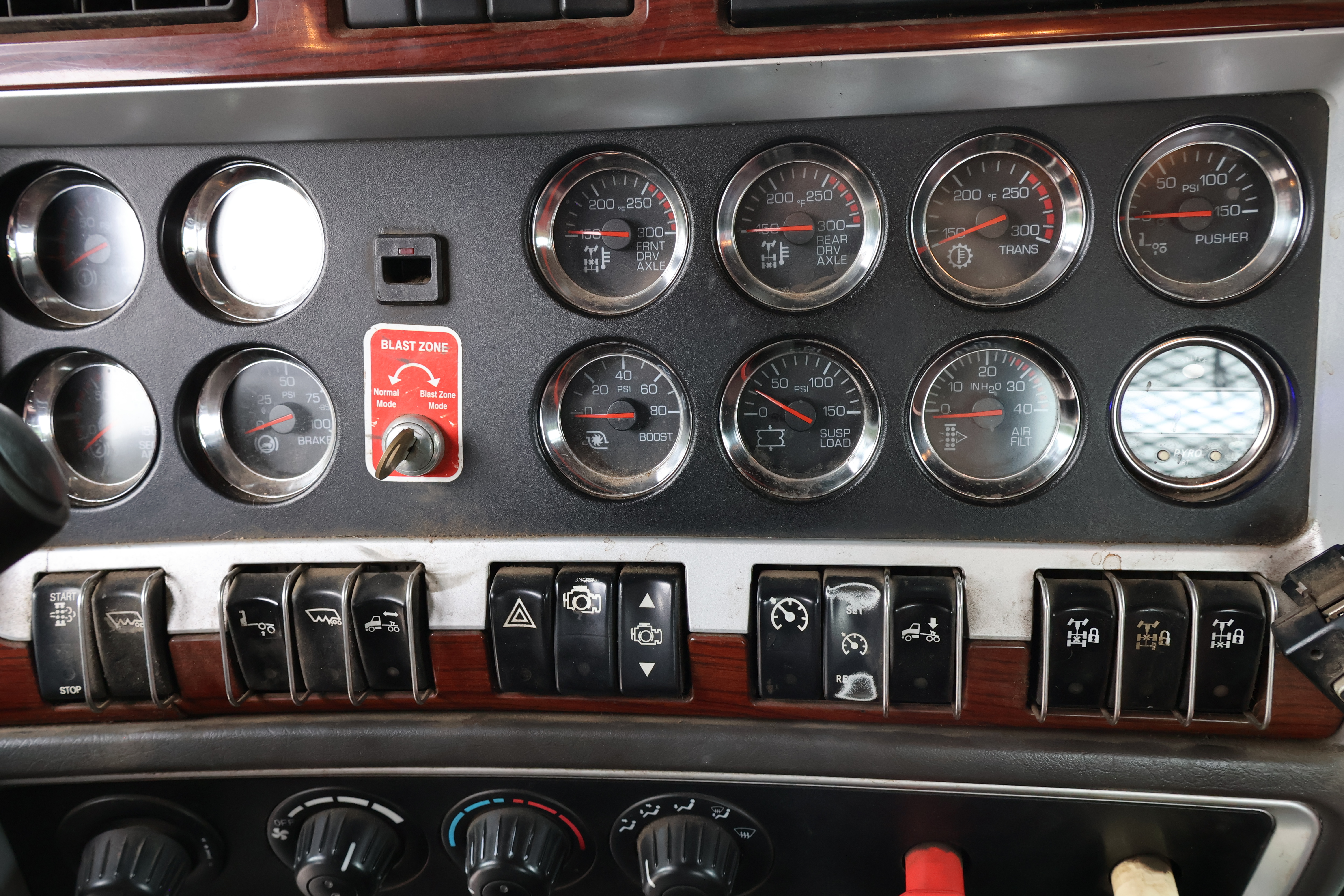 2008 KENWORTH W900 - Image 28