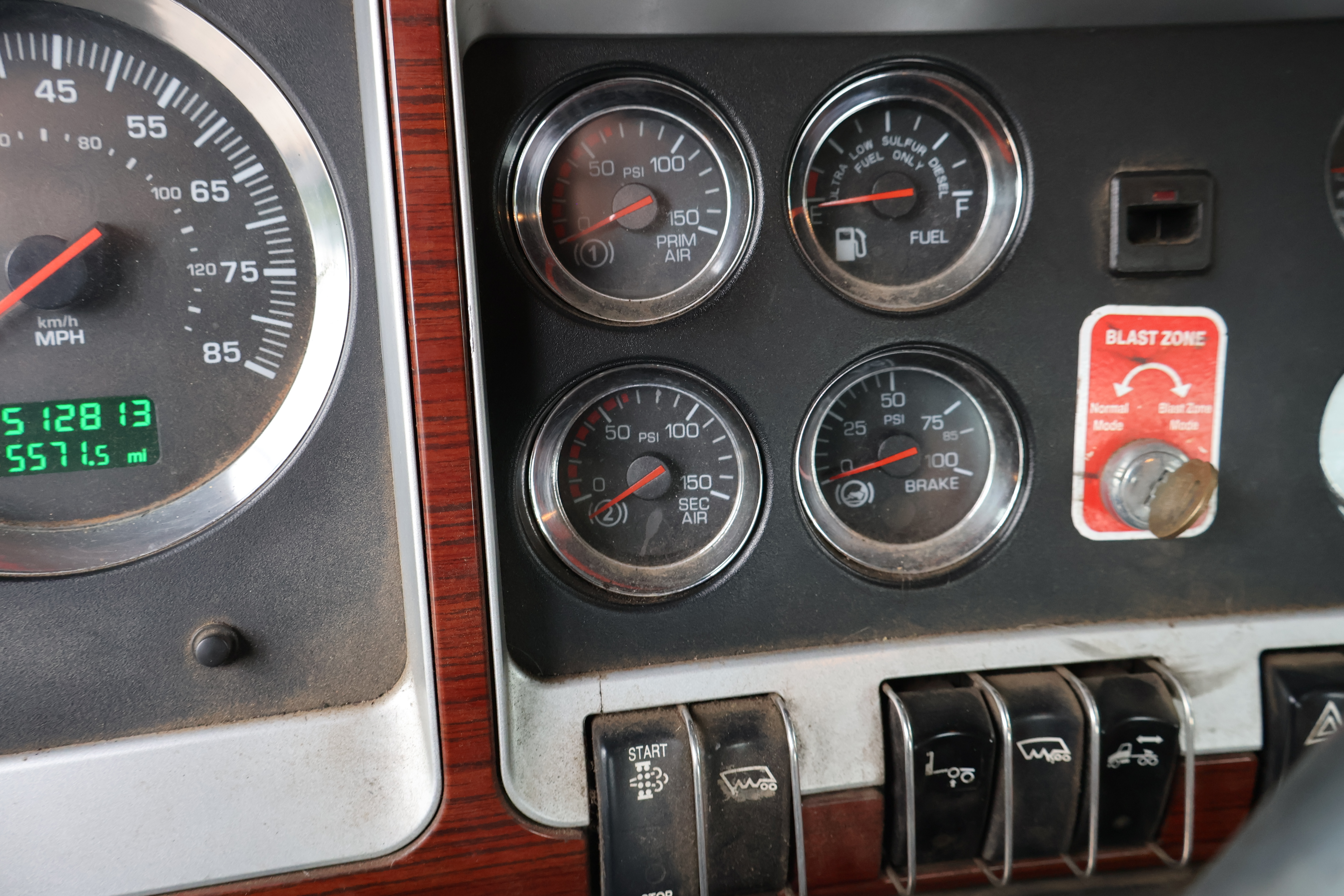 2008 KENWORTH W900 - Image 33