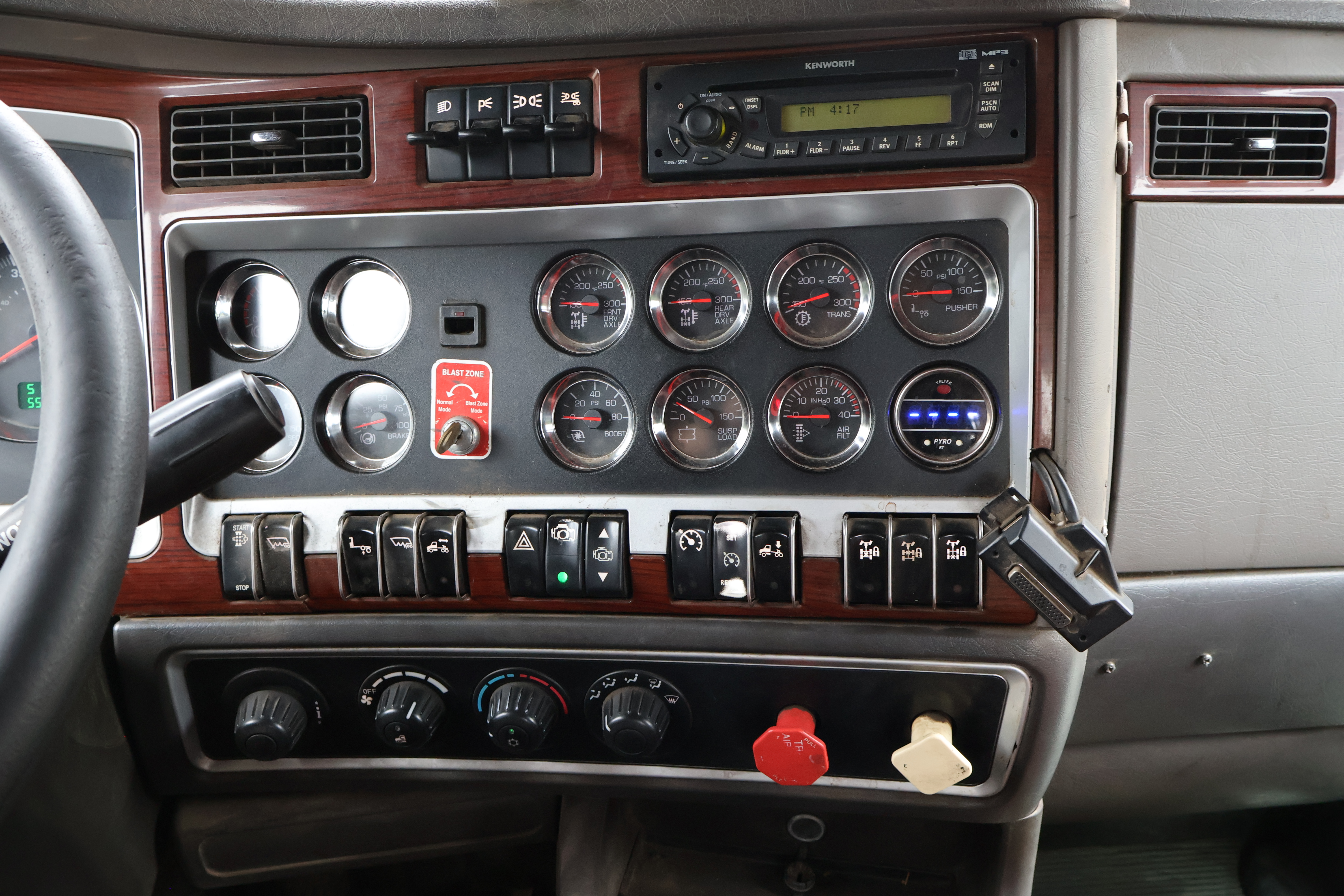 2008 KENWORTH W900 - Image 37