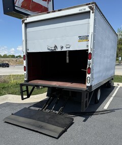 2005 GMC W4500 - Image 8