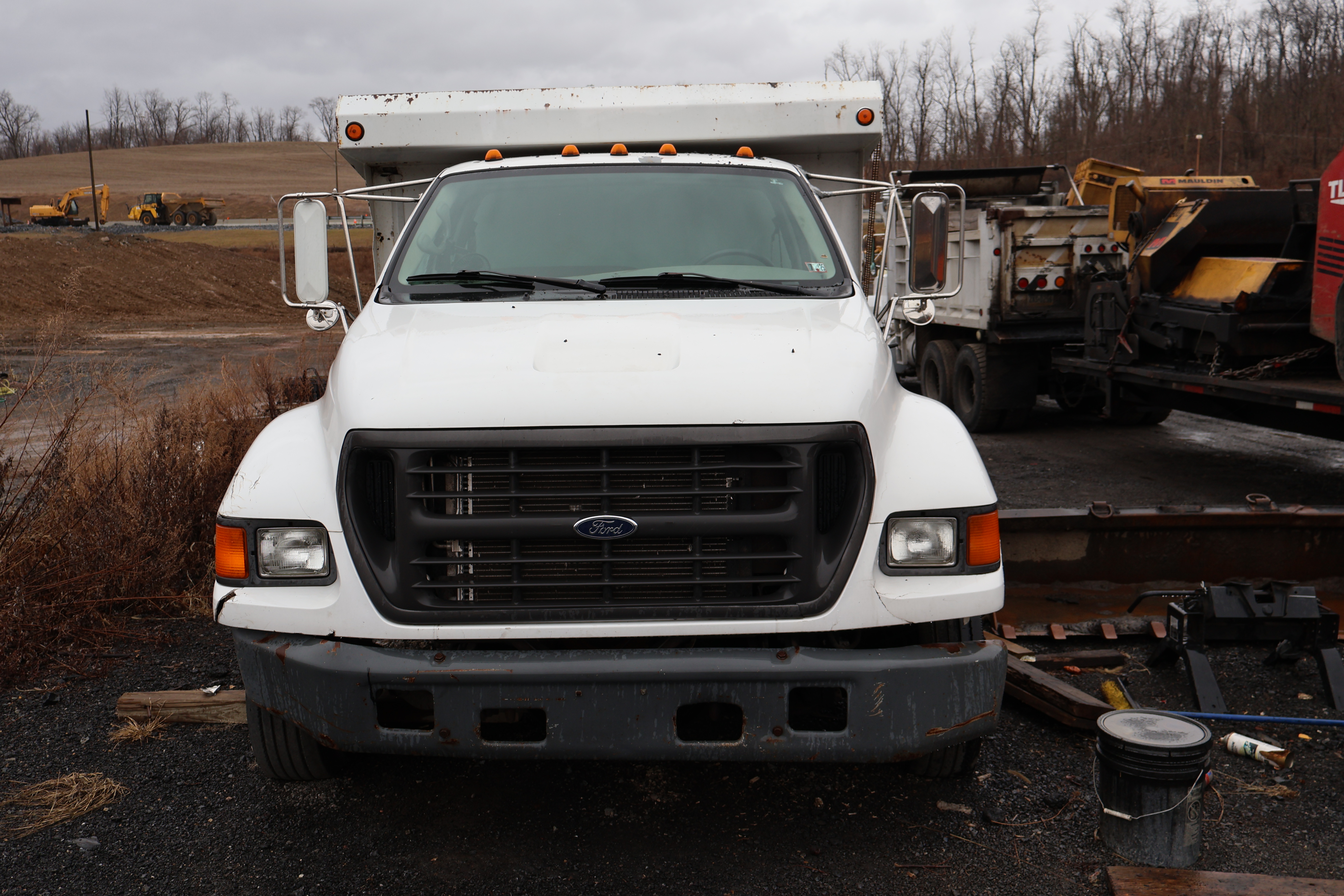 2001 FORD F650 - Image 2
