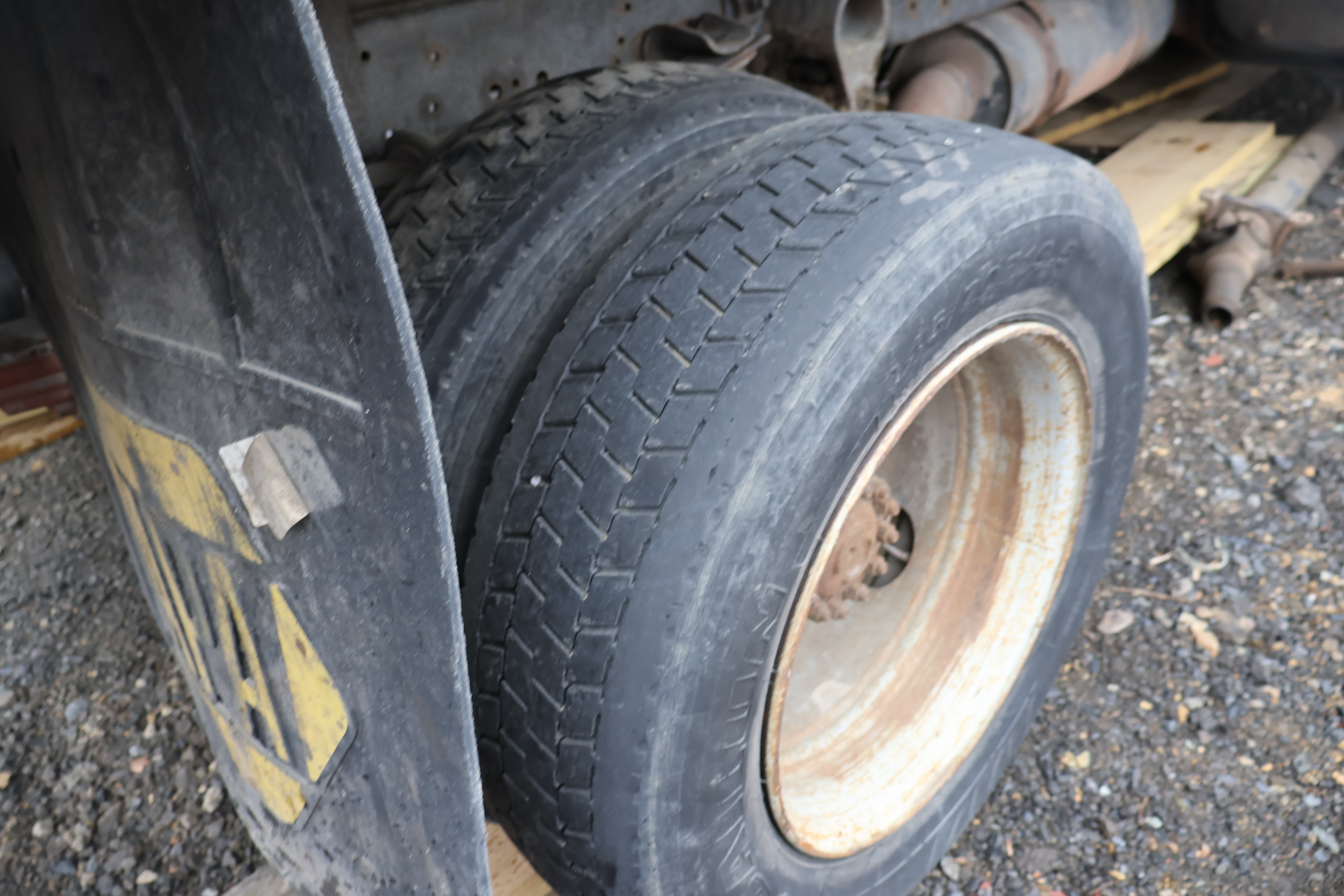 2001 FORD F650 - Image 12