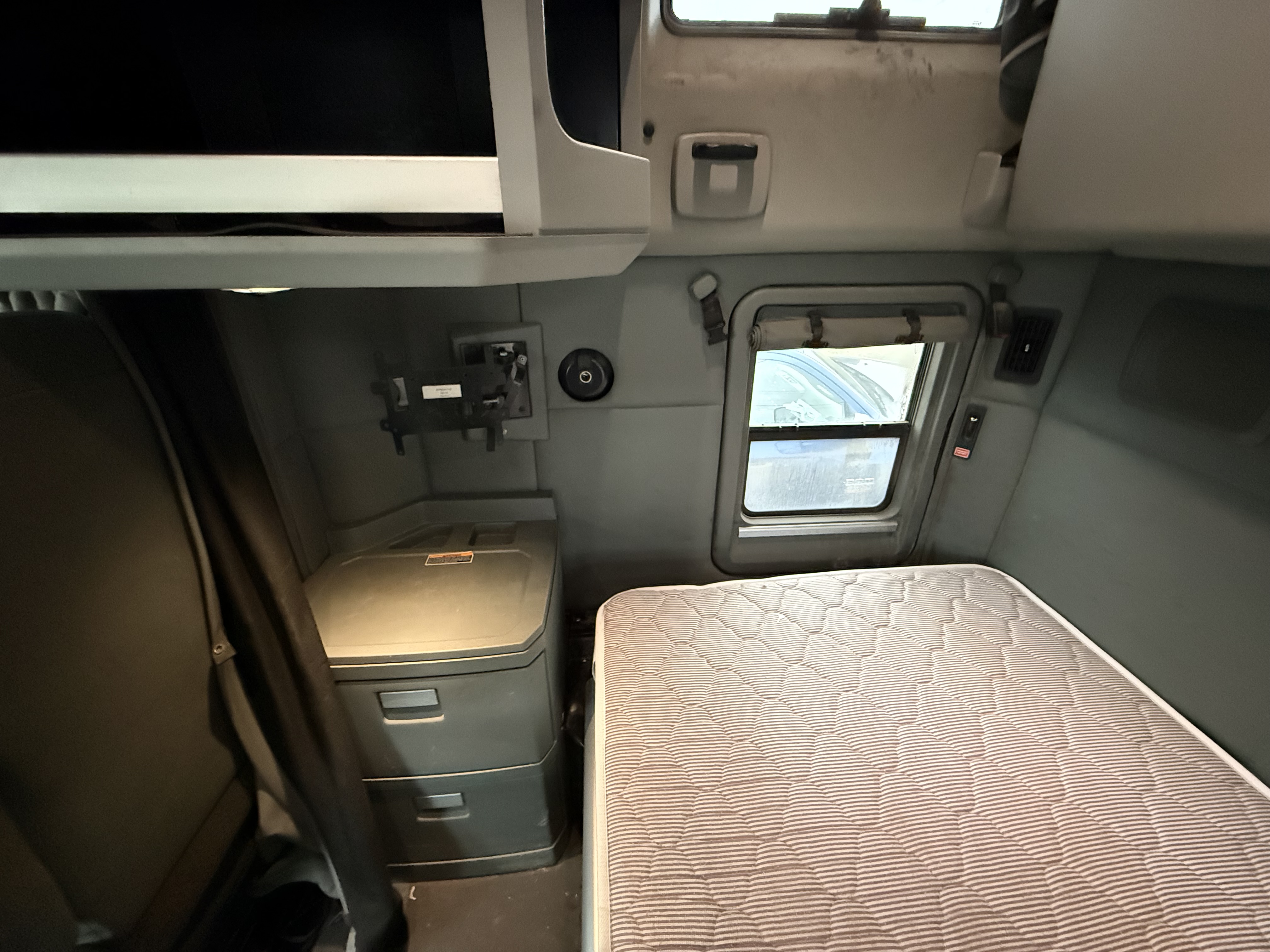 2016 KENWORTH T680 - Image 25