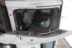 2004 FORD F650 - Image 37