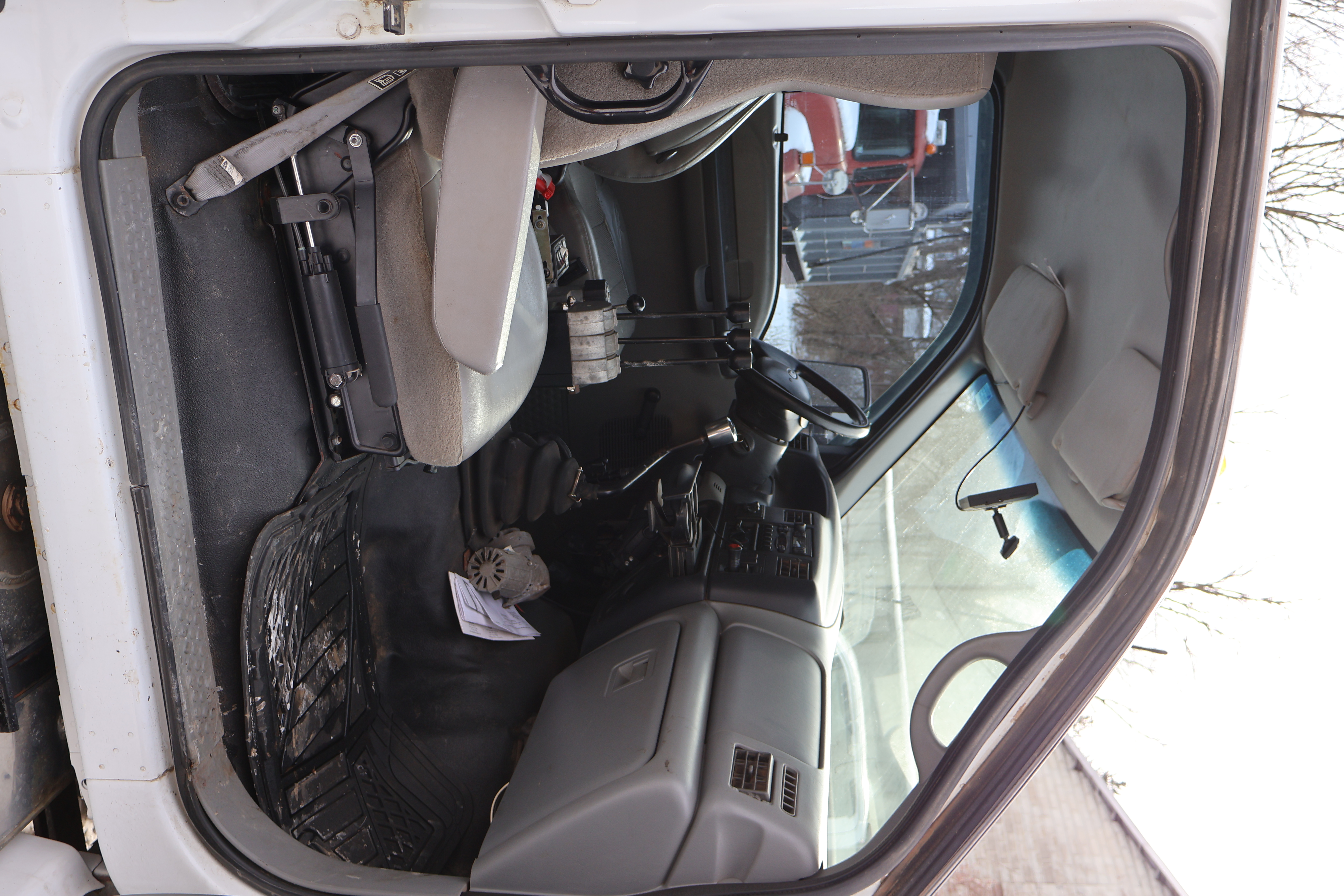 2004 FORD F650 - Image 36