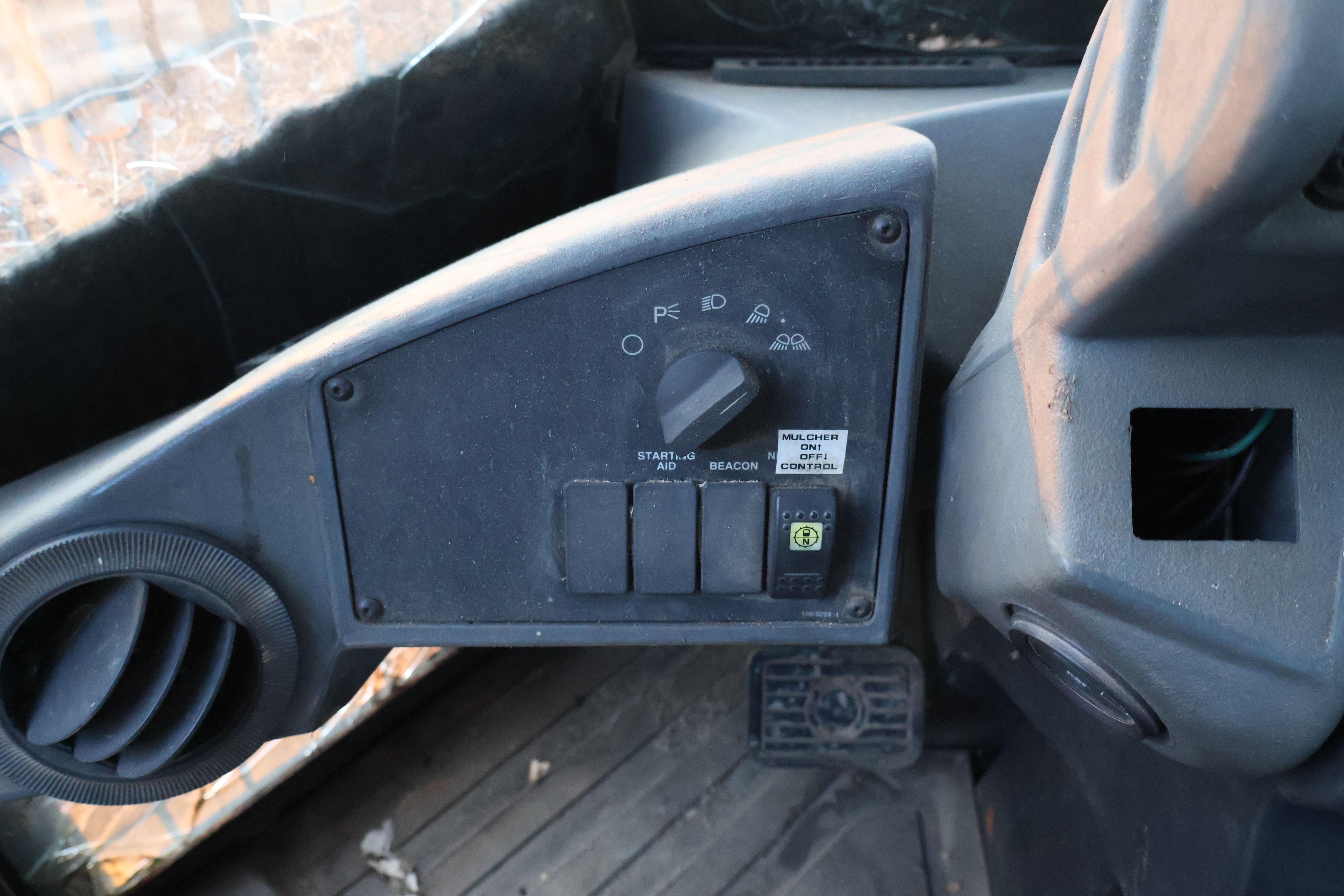 2002 MAGNUM 300 - Image 25