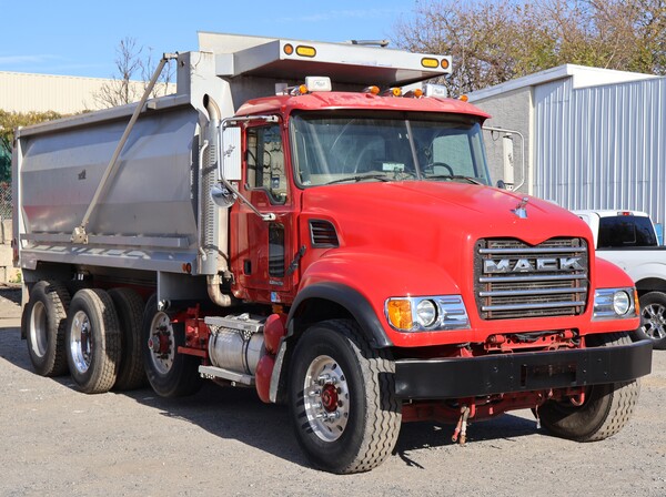 2007 MACK Granite CV713