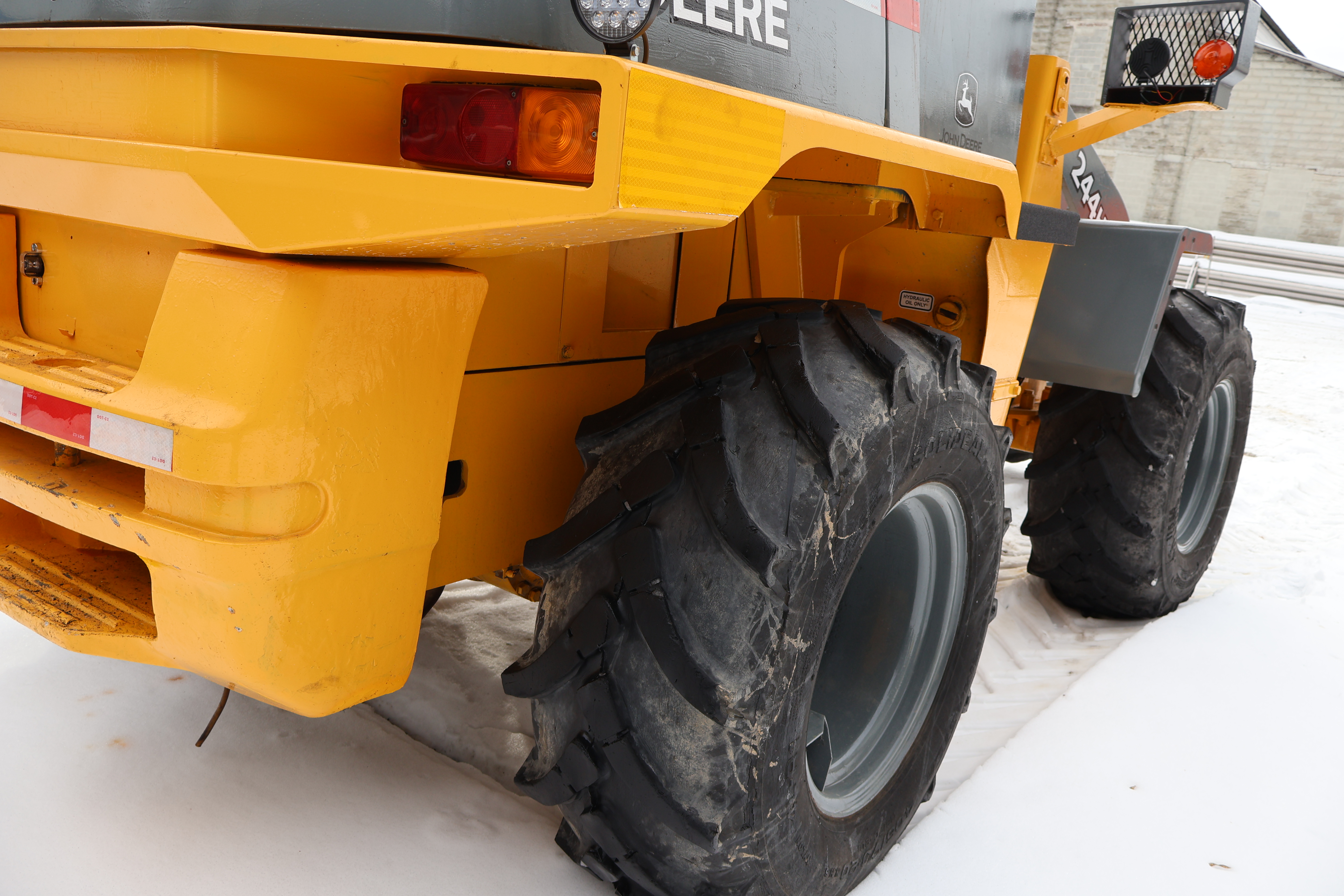 2000 DEERE 244H - Image 32