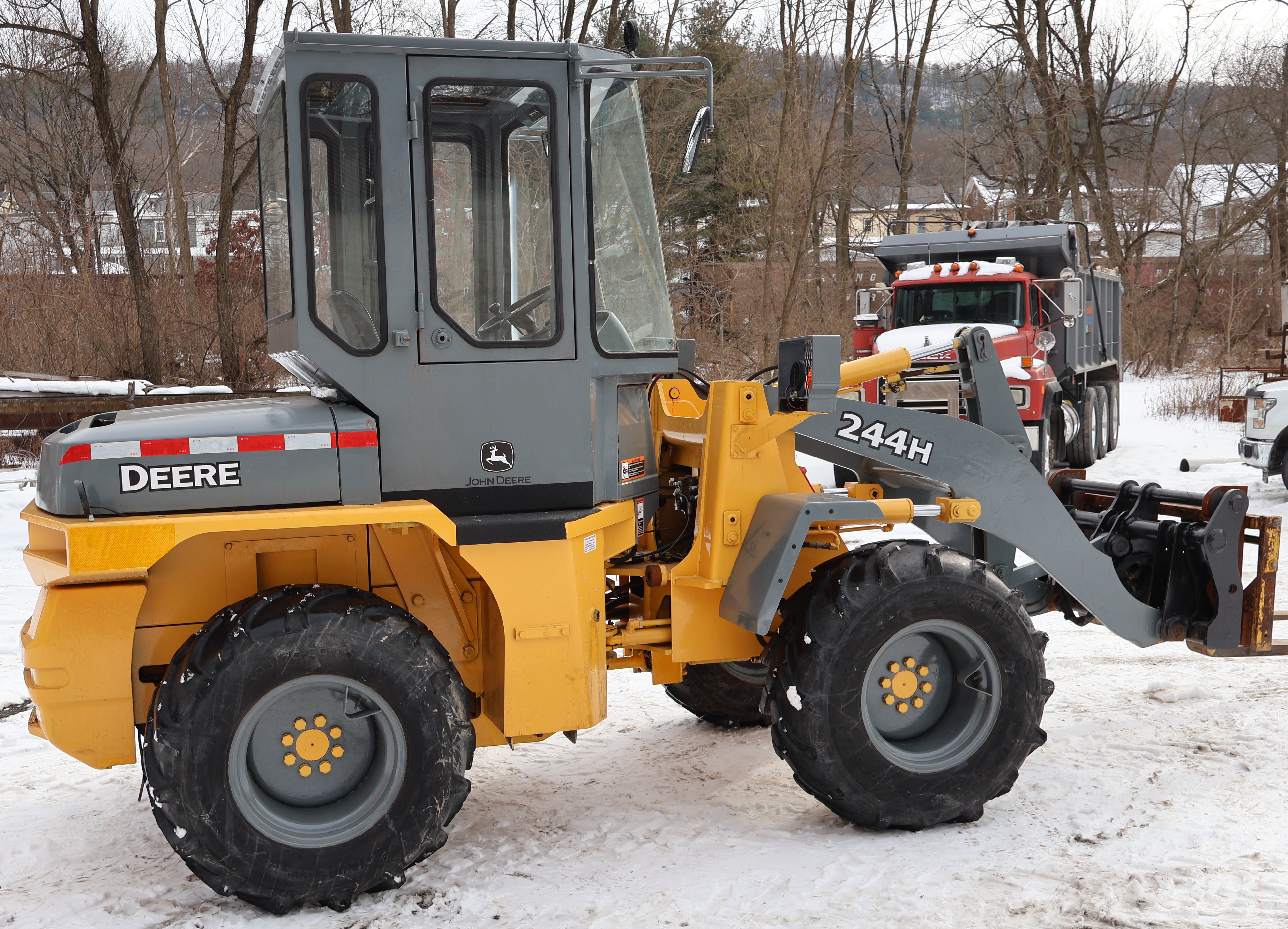 2000 DEERE 244H - Image 17