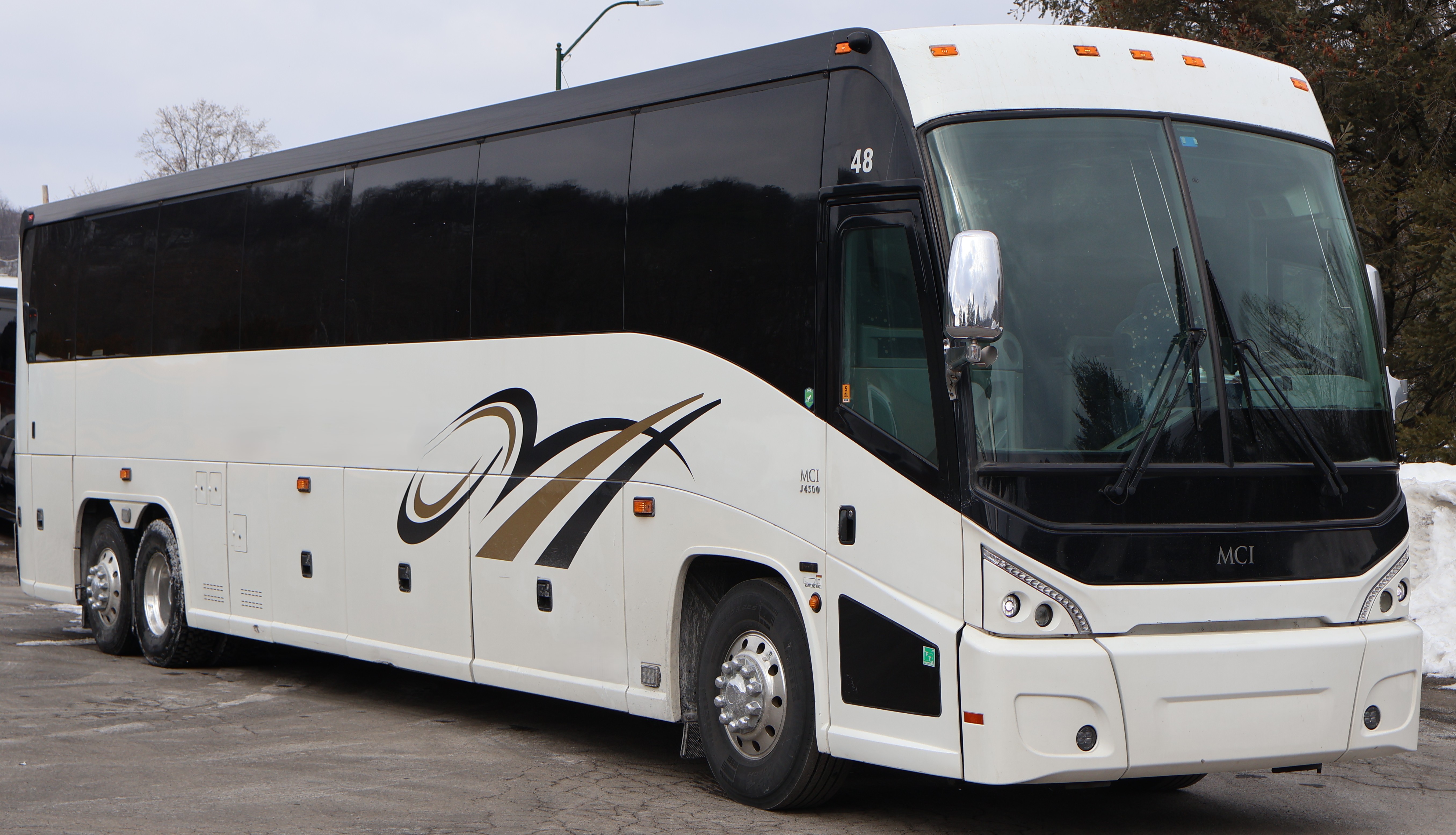 2014 MCI J4500 - Image 3
