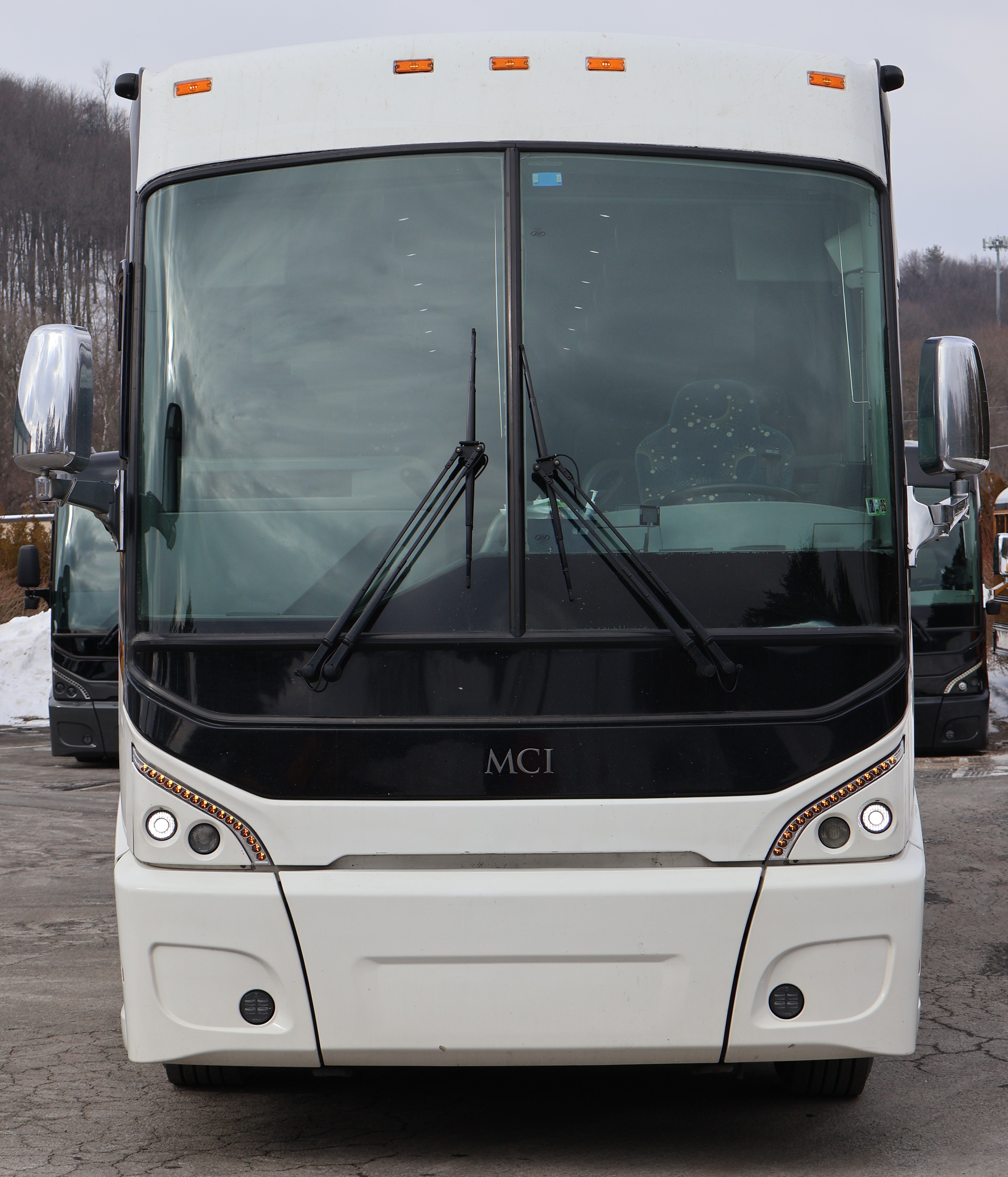 2014 MCI J4500 - view 4 of 40
