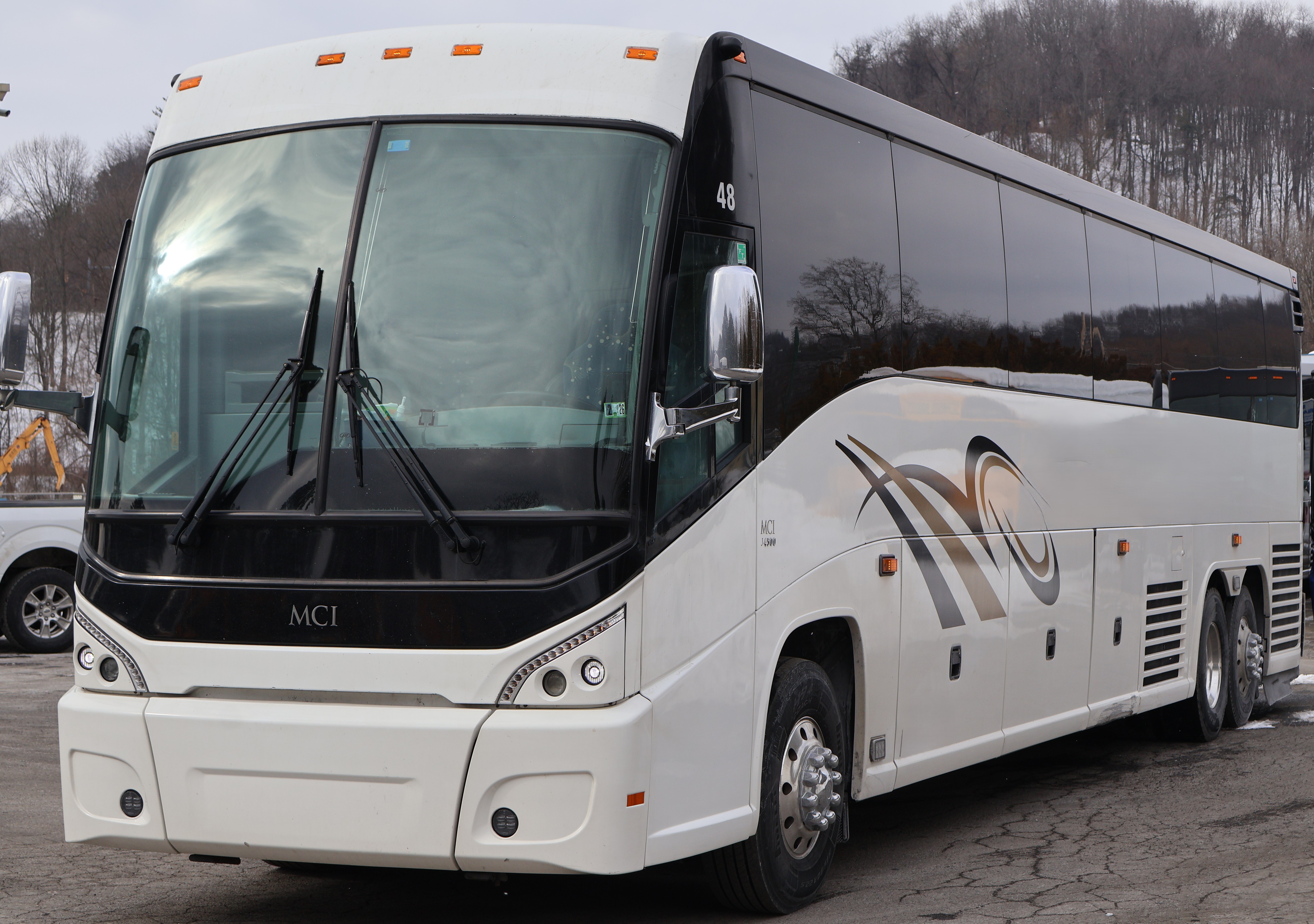 2014 MCI J4500 - Image 5