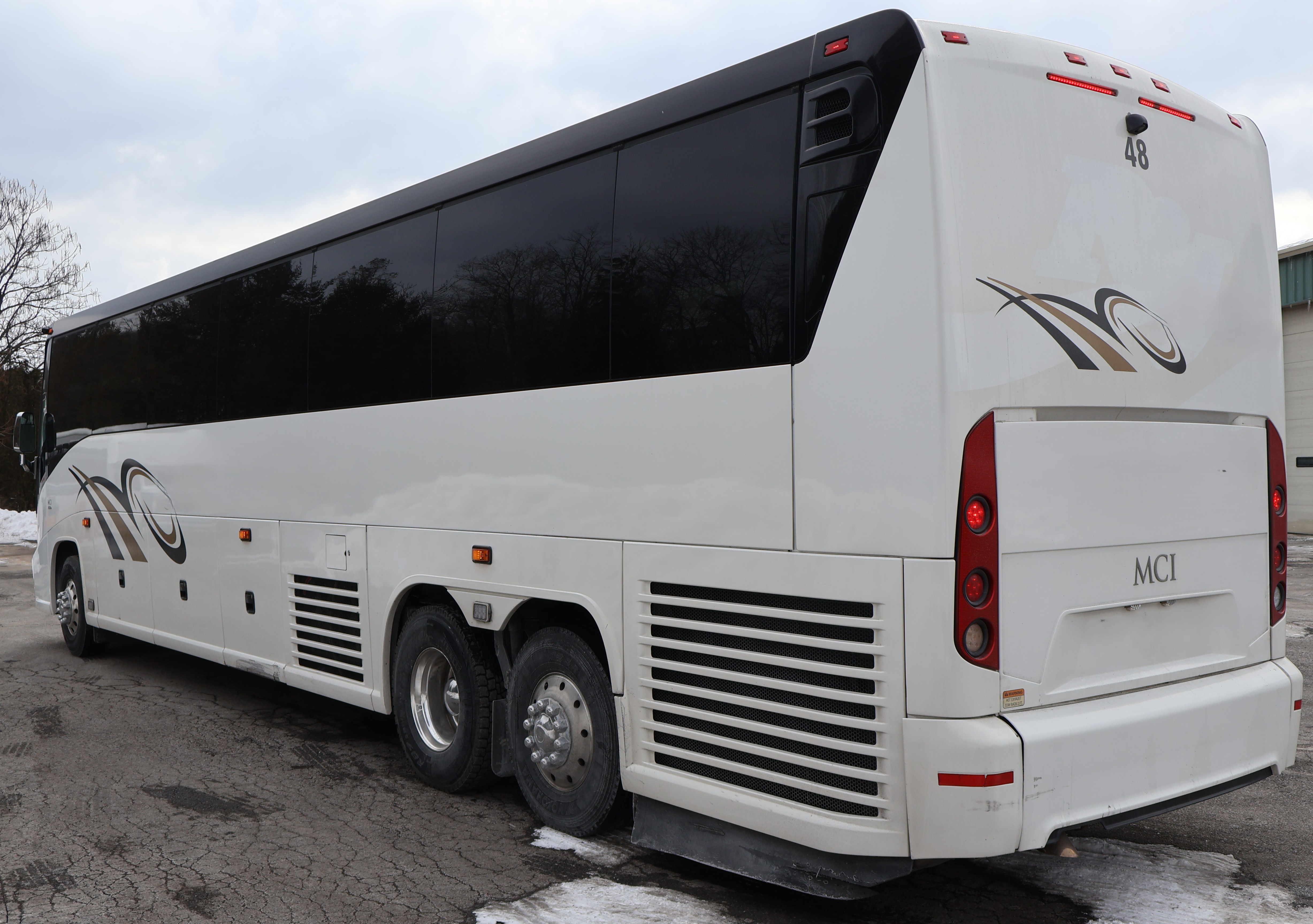 2014 MCI J4500 - Image 7