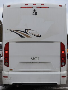 2014 MCI J4500 - Image 8
