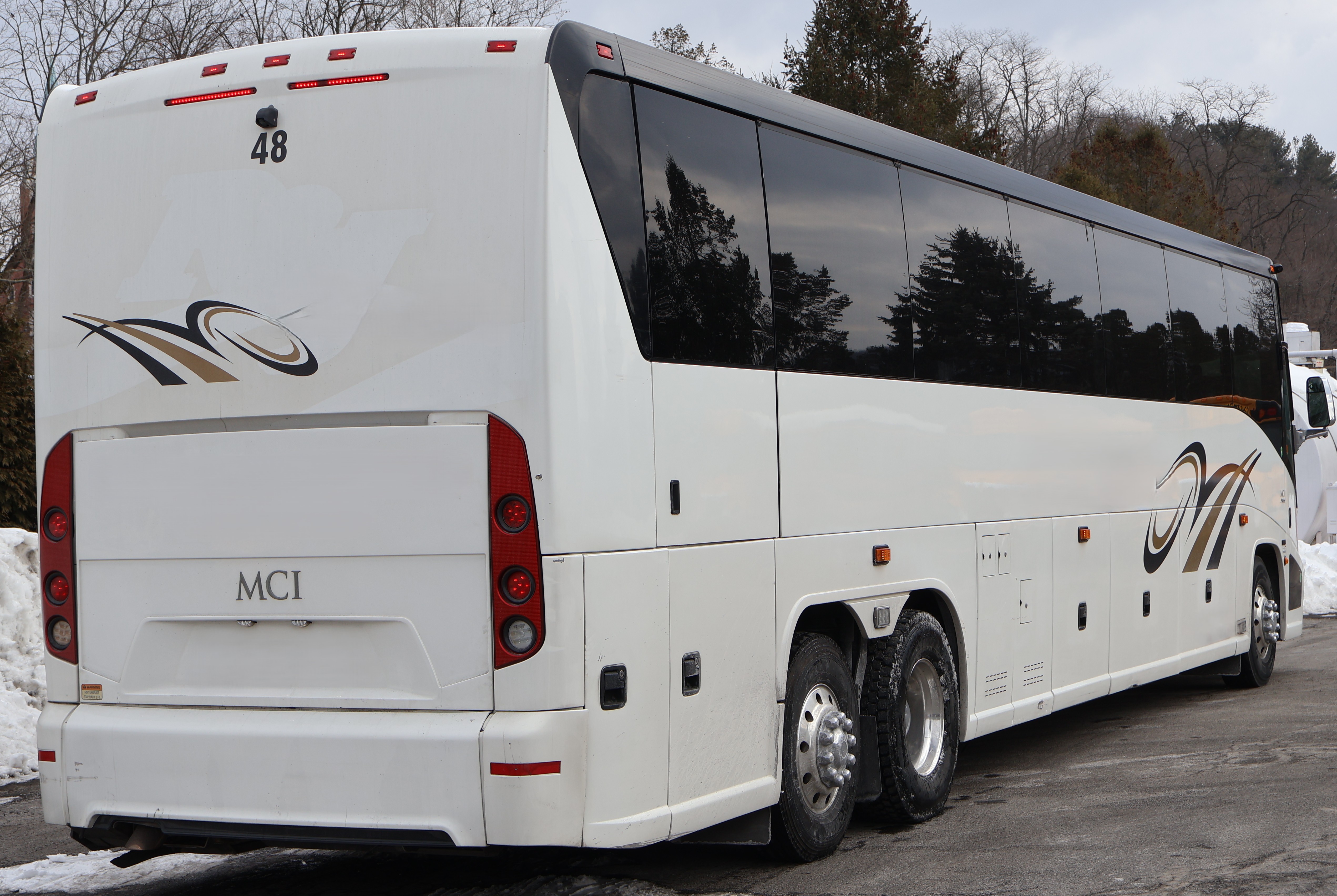 2014 MCI J4500 - Image 9